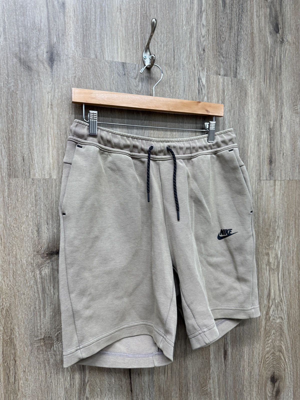 Nike Nike Tech Beige Shorts Size US 32 / EU 48 - 2 Thumbnail