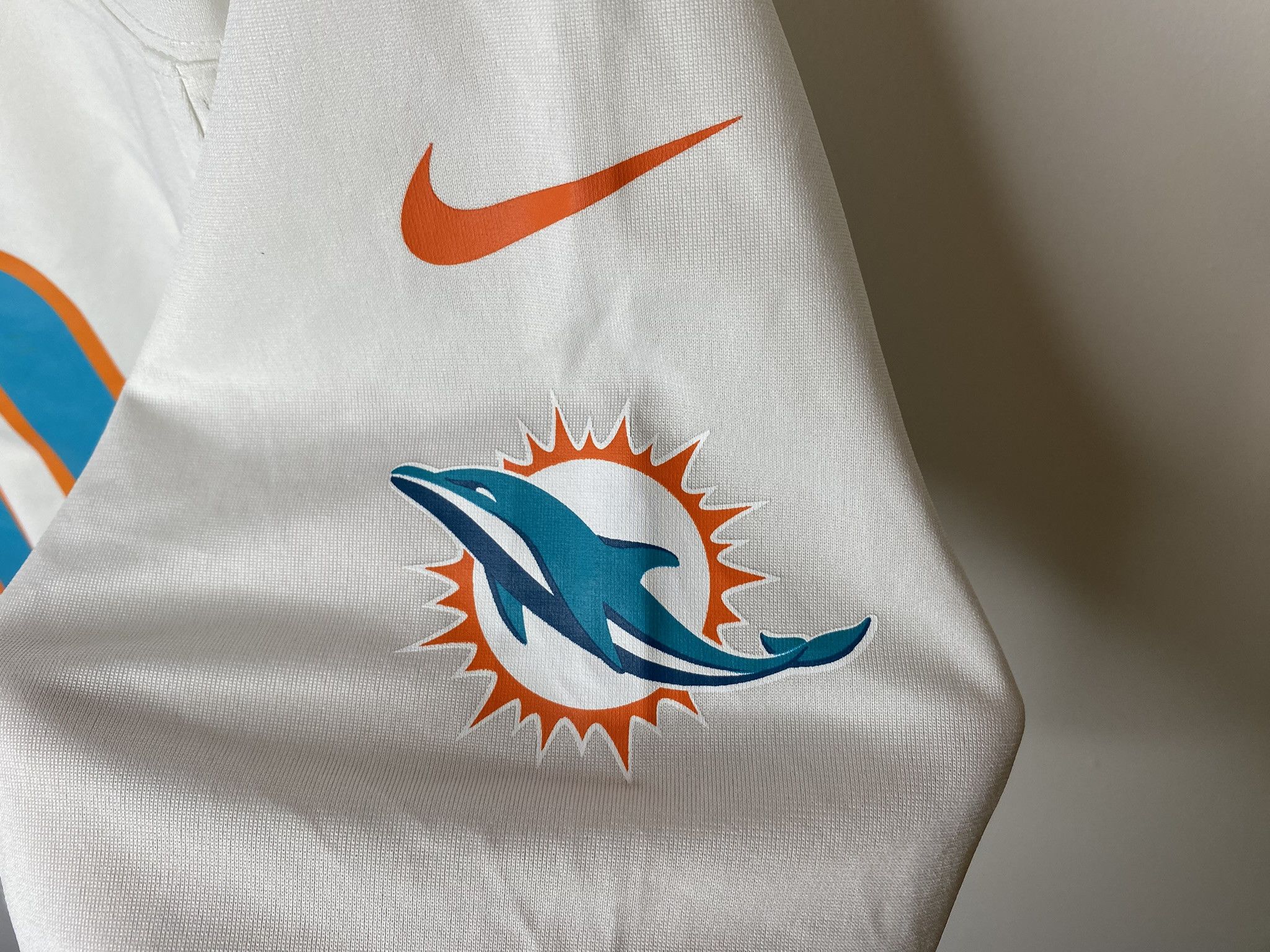 Nike HILL #10 MIAMI DOLPHINS 2023 NFL FOOTBALL SHIRT JERSEY NIKE Size US L / EU 52-54 / 3 - 7 Thumbnail