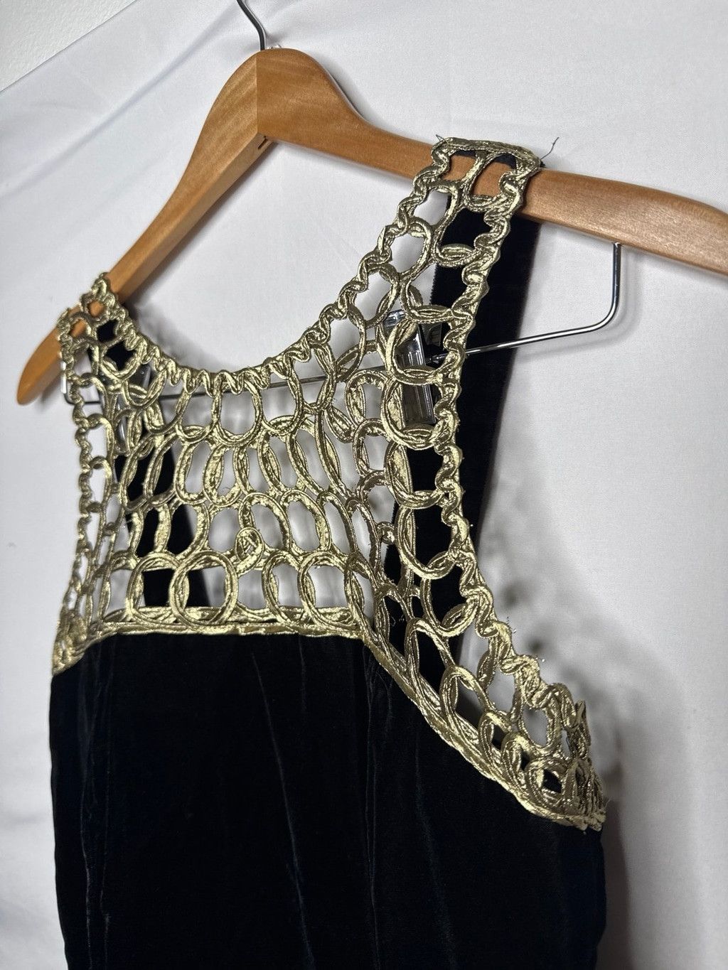 The Unbranded Brand Stella 100% VELVET black gold design neck line dress sz Med Size M / US 6-8 / IT 42-44 - 4 Thumbnail