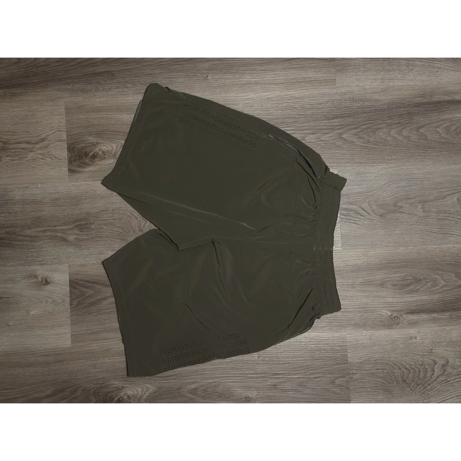 Adidas Adidas Green Shorts 9inch Inseam (J2) Size US 30 / EU 46 - 4 Thumbnail