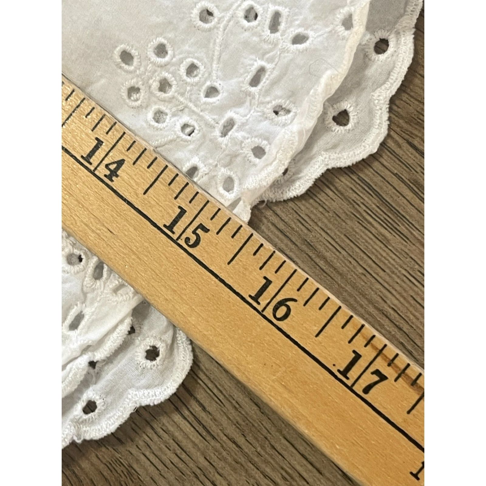 Gap Gap Tank Top Women's XS White Sleeveless Eyelet Hem Tank Shirt Basic Modern Casual Womens XS Size XS / US 0-2 / IT 36-38 - 4 Thumbnail