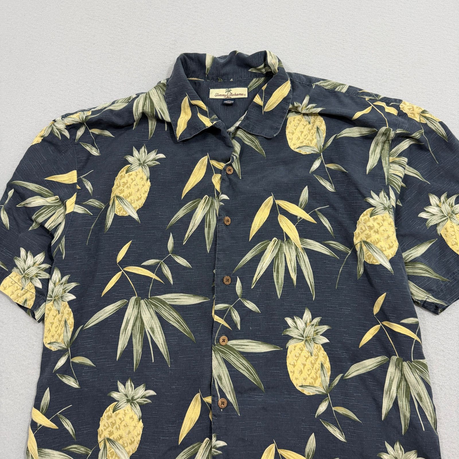 Tommy Bahama Tommy Bahama Hawaiian Shirt Men's XL Pineapple Floral Silk Size US XL / EU 56 / 4 - 2 Thumbnail