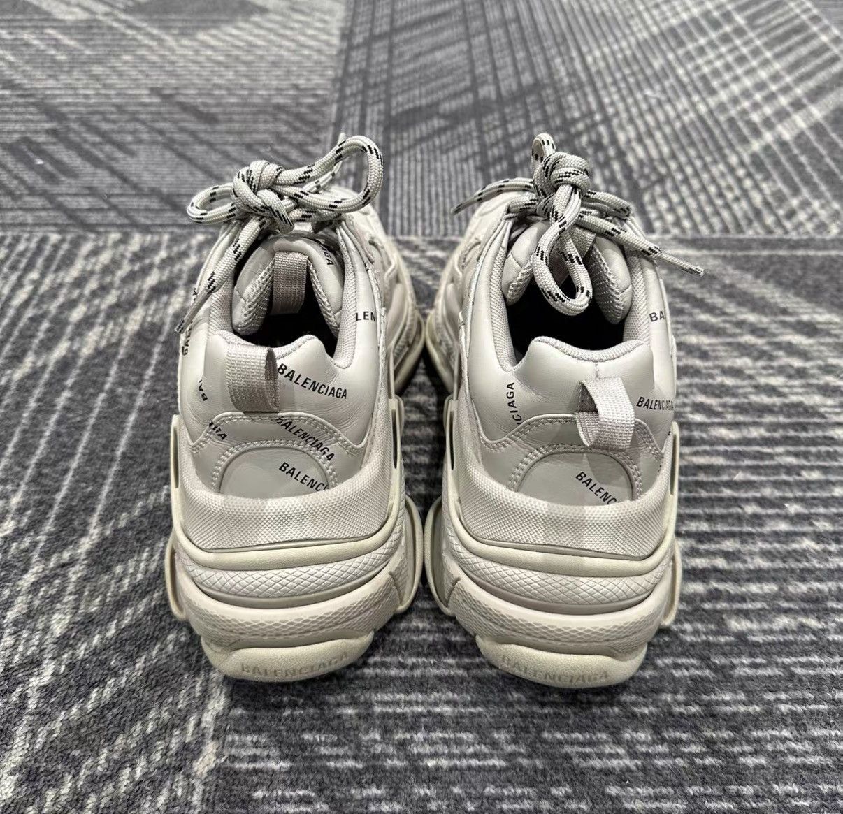 Balenciaga Balenciaga Triple S Grey Graffiti Sneakers J42 Size US 6 / IT 36 - 3 Thumbnail