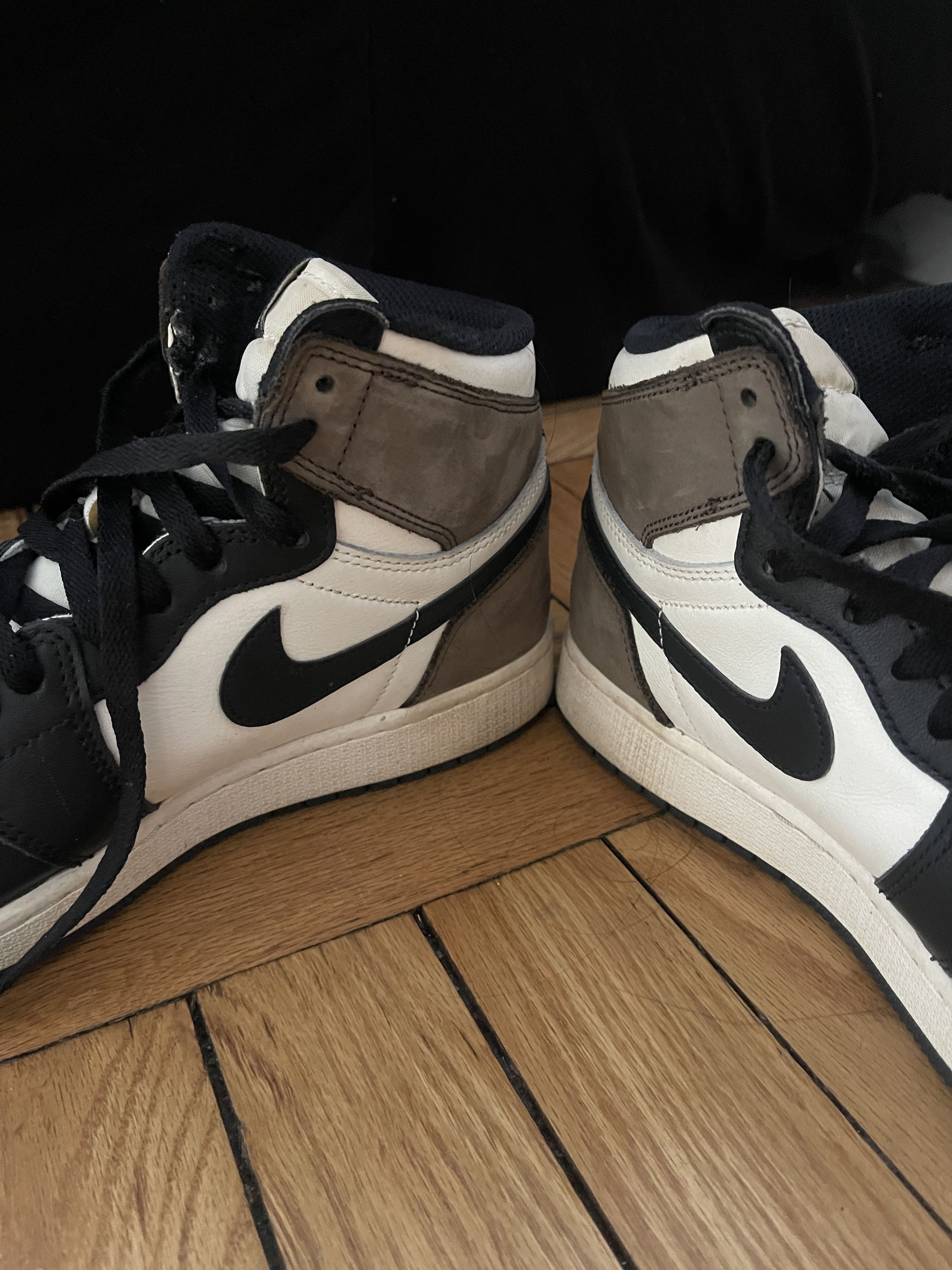Nike Authentic High Top Mocha Jordan 1s, Mens 7/Womens 8.5 Size US 7 / EU 40 - 5 Thumbnail