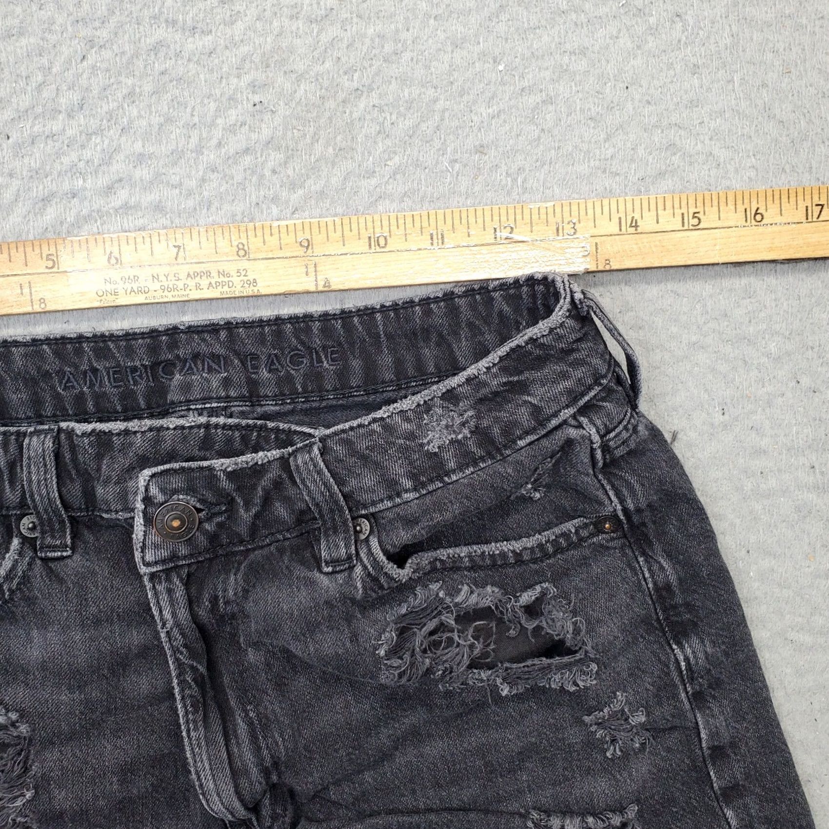 American Eagle Outfitters American Eagle Outfitters Gray Denim Cut-Off Shorts Womens Size 6 Size 28" / US 6 / IT 42 - 5 Thumbnail