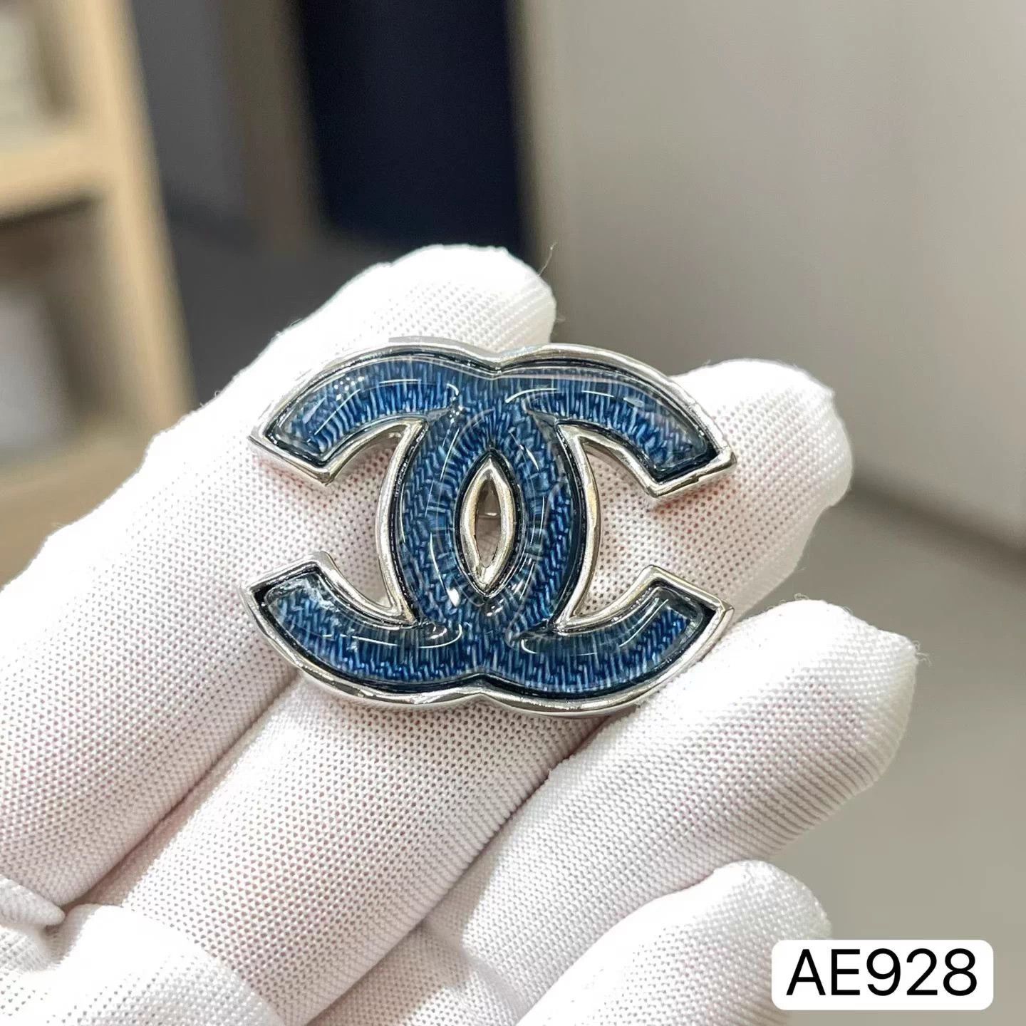 Chanel Chanel Denim Brooch Small 98% New For Sale AE928 Size ONE SIZE - 5 Thumbnail