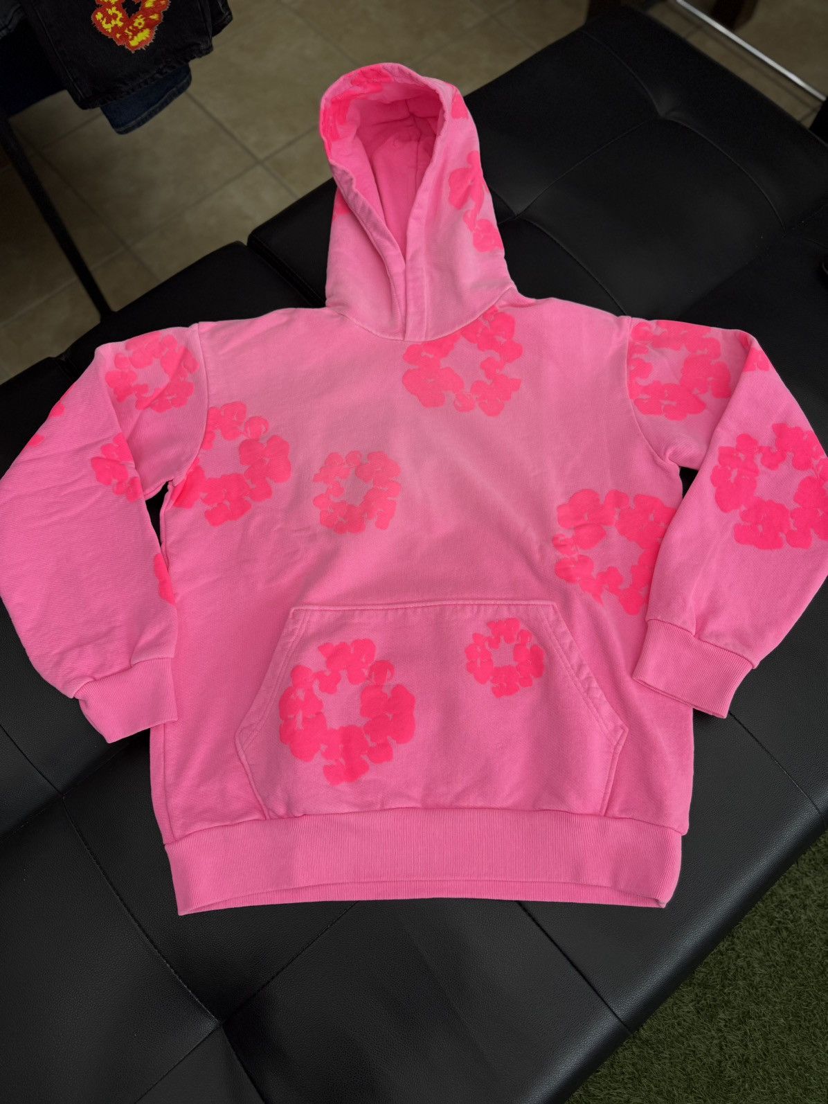 大人気【Denim Tears×Levi's】Cotton Wreath Hoodie★Pink Denim Tears The Cotton Wreath Hooded Sweatshirt 'Pink