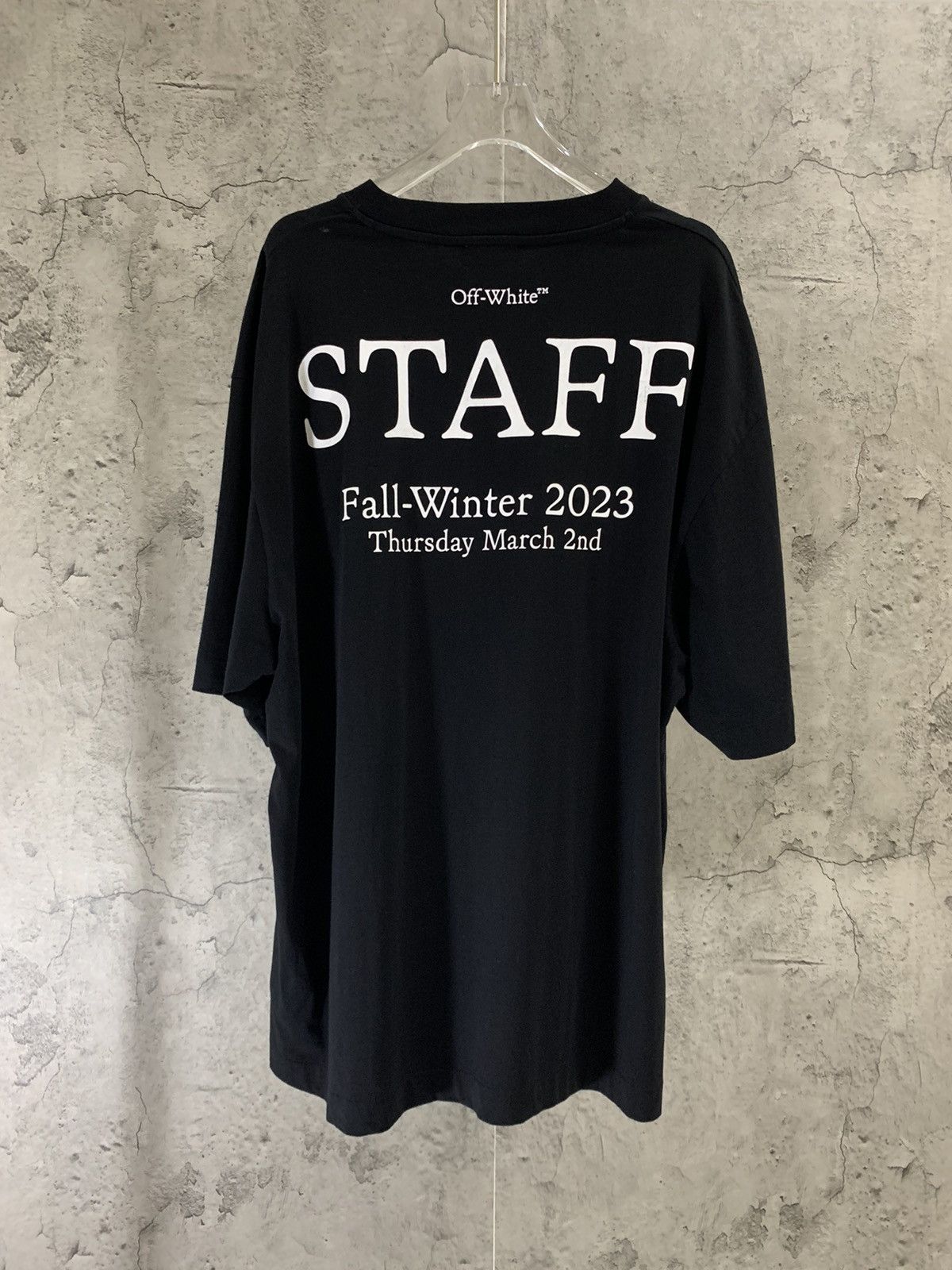 Off white staff tee hotsell