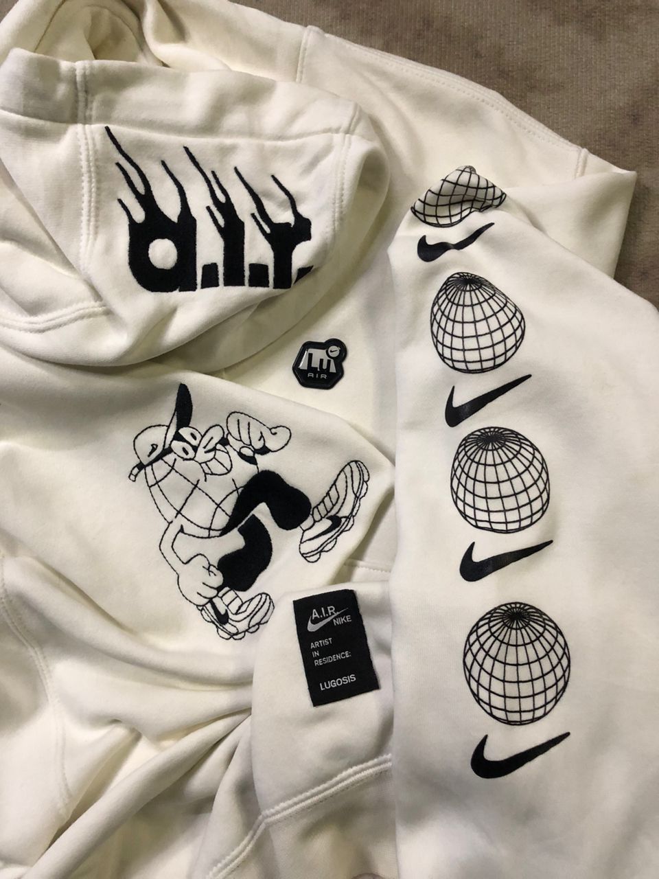 Nike Nike Air Max Tn Tuned Lugosis Art edition sketch hoodie Size US S / EU 44-46 / 1 - 2 Thumbnail