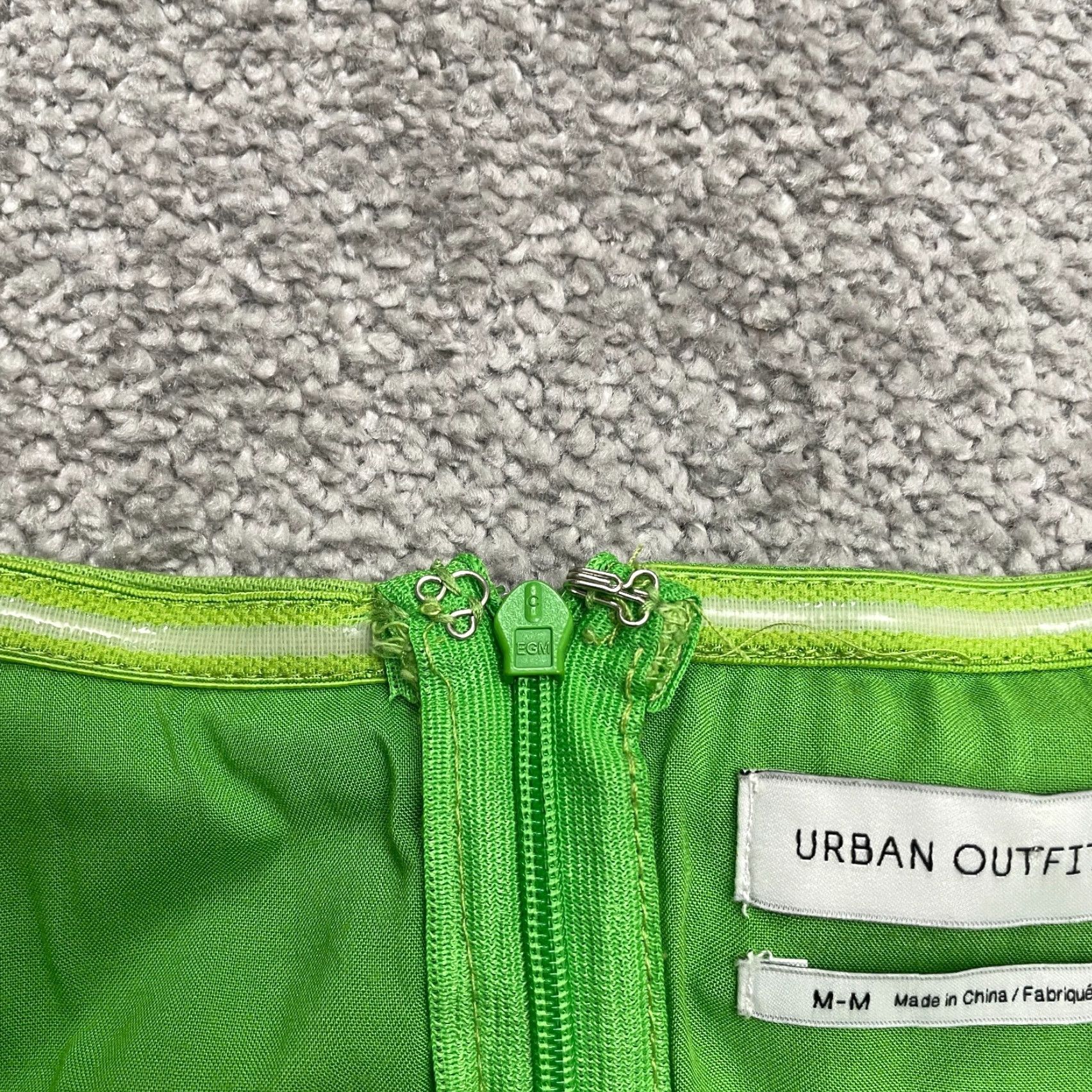 Urban Outfitters Urban Outfitters Romper Womens Medium Apple Green Strapless Tube Waist Hole Bow Size 32" / US 10 / IT 46 - 6 Thumbnail