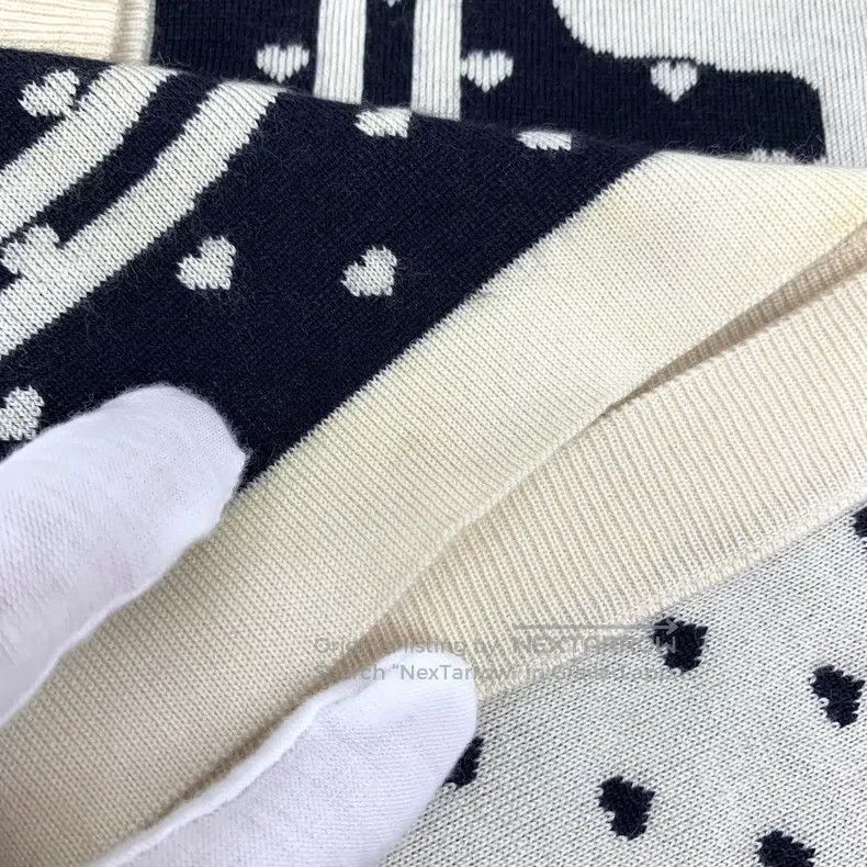 Hermes Hermes Black Heart Full-Print Cashmere Round Neck Single-B Size XS / US 0-2 / IT 36-38 - 8 Thumbnail
