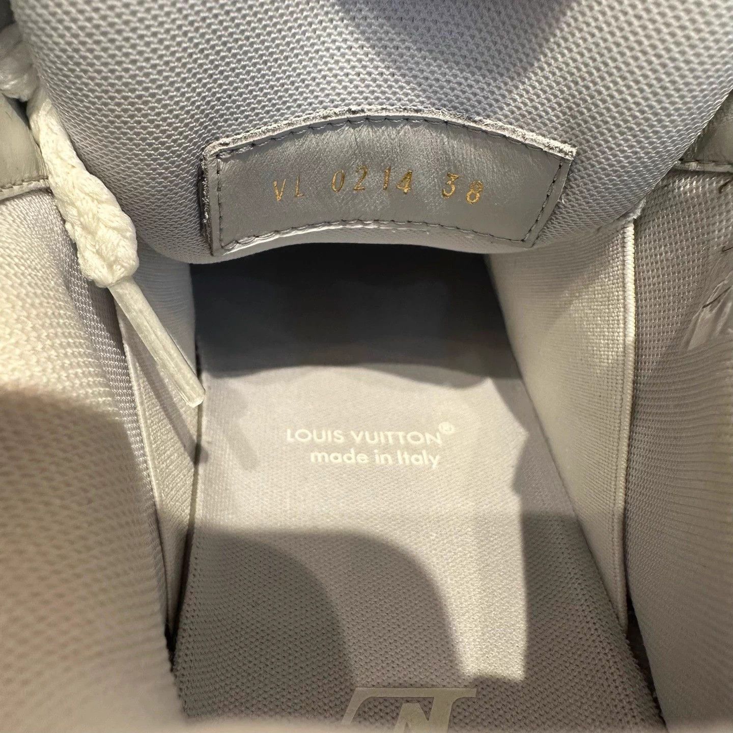 Louis Vuitton Louis Vuitton Gray/White Puffy Trainer 38 New Size US 7 / IT 37 - 4 Thumbnail