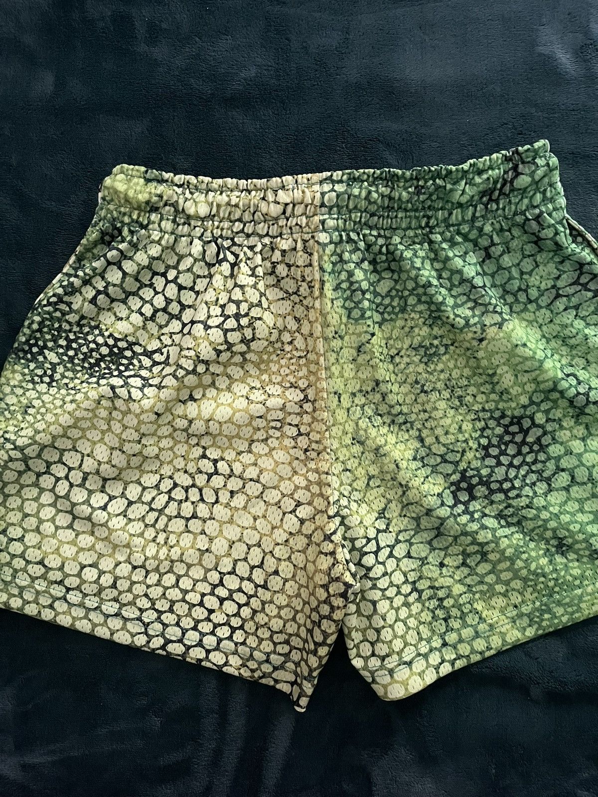 Ryoko Rain RyokoRain Grinch shorts size M Size US 32 / EU 48 - 3 Thumbnail