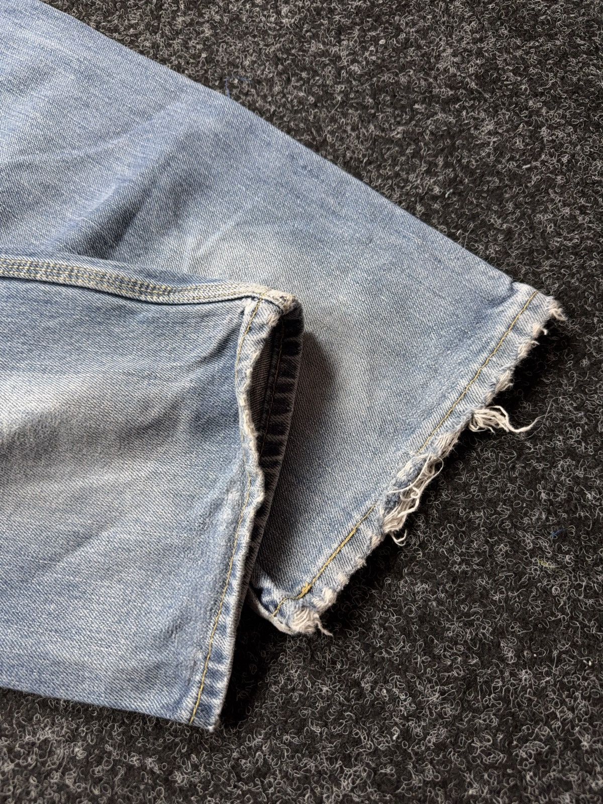 Levi's Retro 00s Levi’s 505 USA Regular Fit Light Wash Denim Jeans Size US 36 / EU 52 - 16 Thumbnail