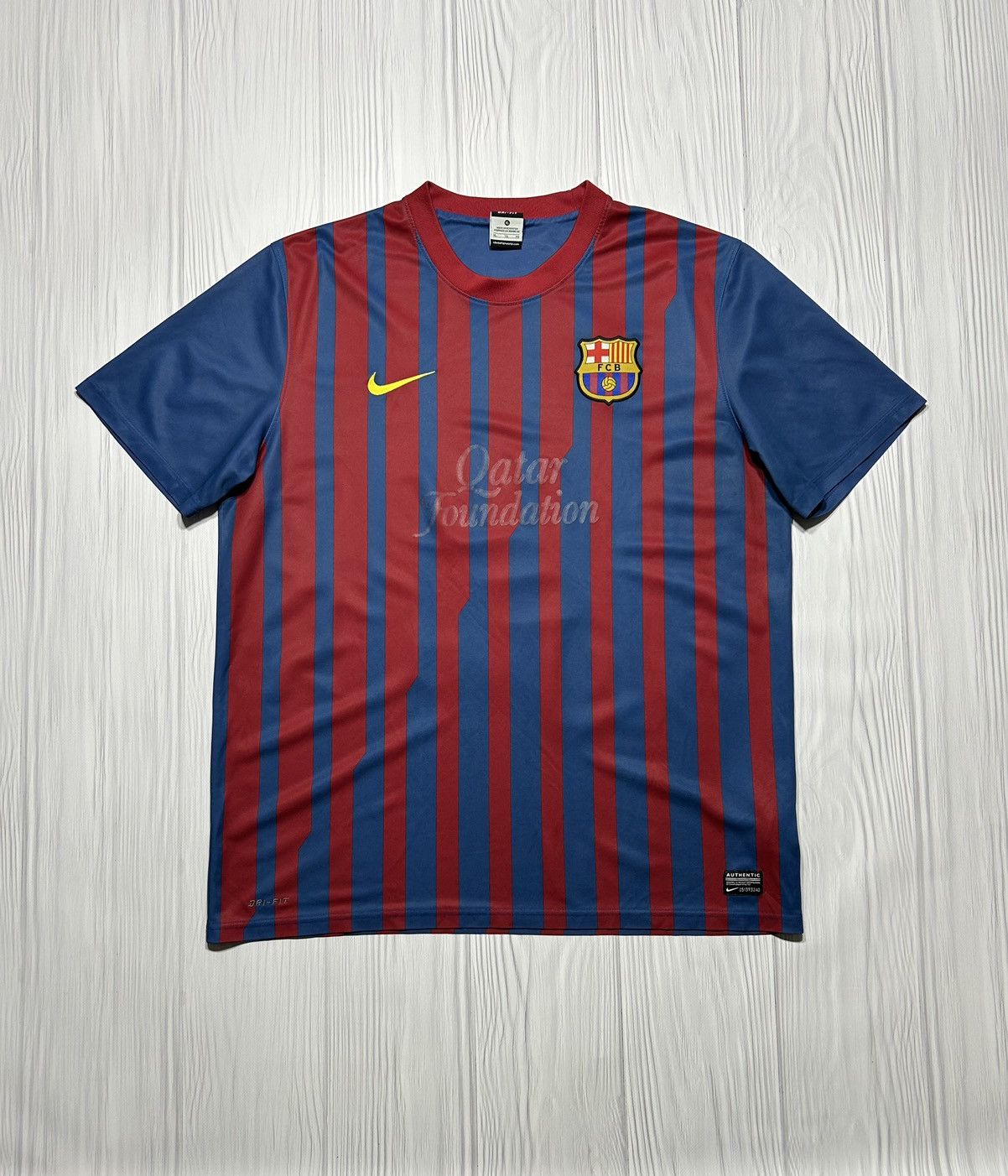 Nike Vintage F.C. Barcelona 2011-12 Nike Soccer Jersey T-Shirt Size US XL / EU 56 / 4 - 1 Thumbnail