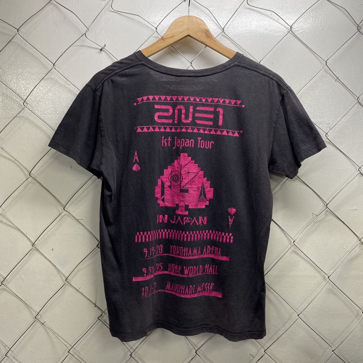 Vintage 2NE1 1ST JAPAN TOUR TEE Size US S / EU 44-46 / 1 - 2 Thumbnail