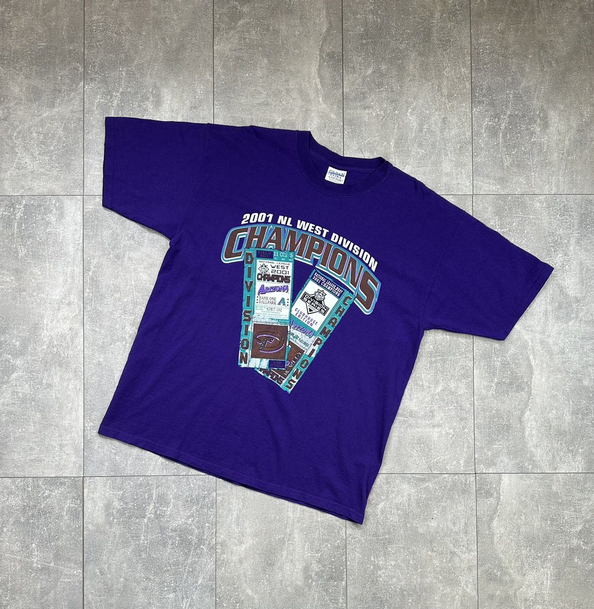 Gildan Vintage 2001 Seattle Mariners Tee Al West Division Champions Size US XL / EU 56 / 4 - 1 Thumbnail