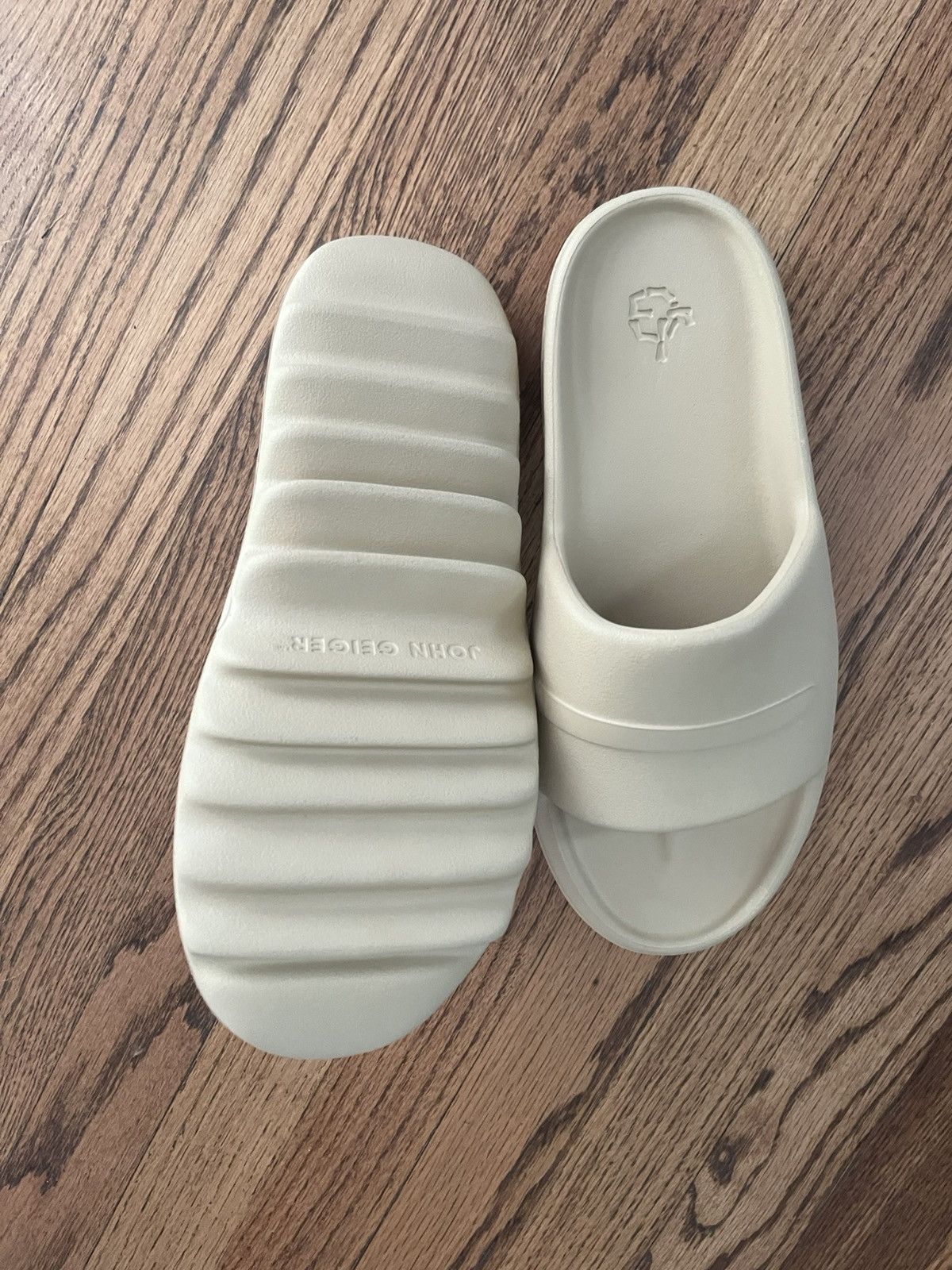 John Geiger John Geiger Slides in Tan - Size 11 Size US 11 / EU 44 - 6 Thumbnail