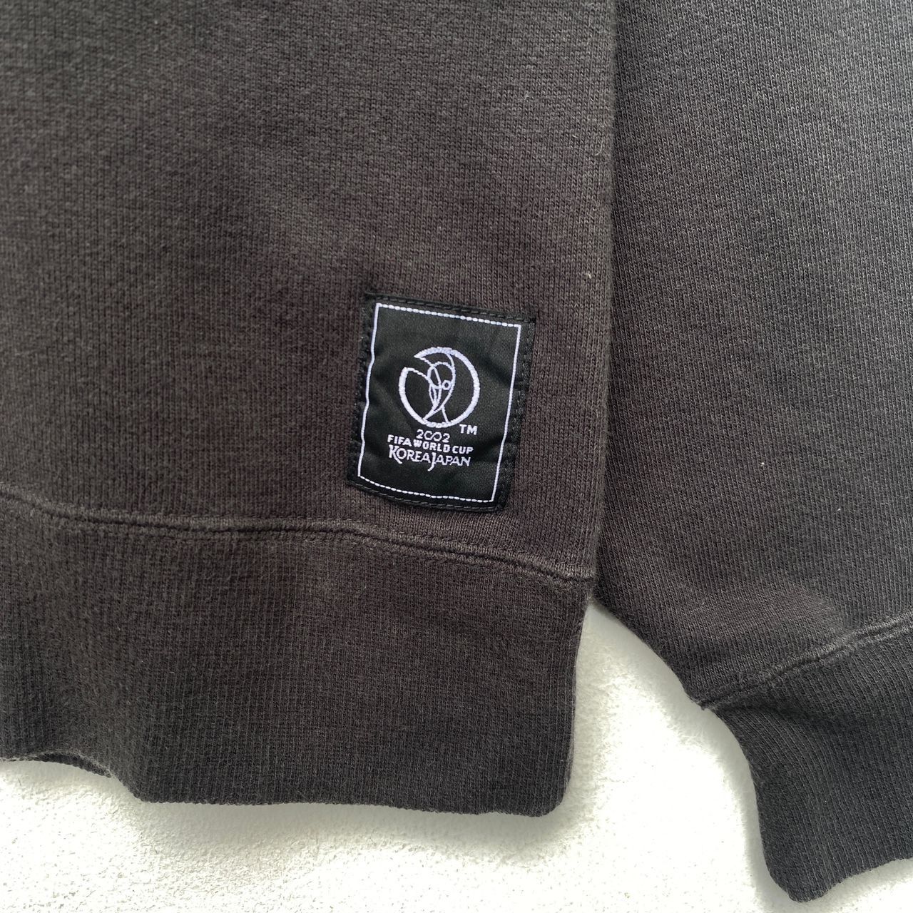 Vintage VINTAGE 2002 FIFA WORLD CUP SWEATSHIRT MEDIUM PULLOVER BLACK Size US M / EU 48-50 / 2 - 7 Thumbnail