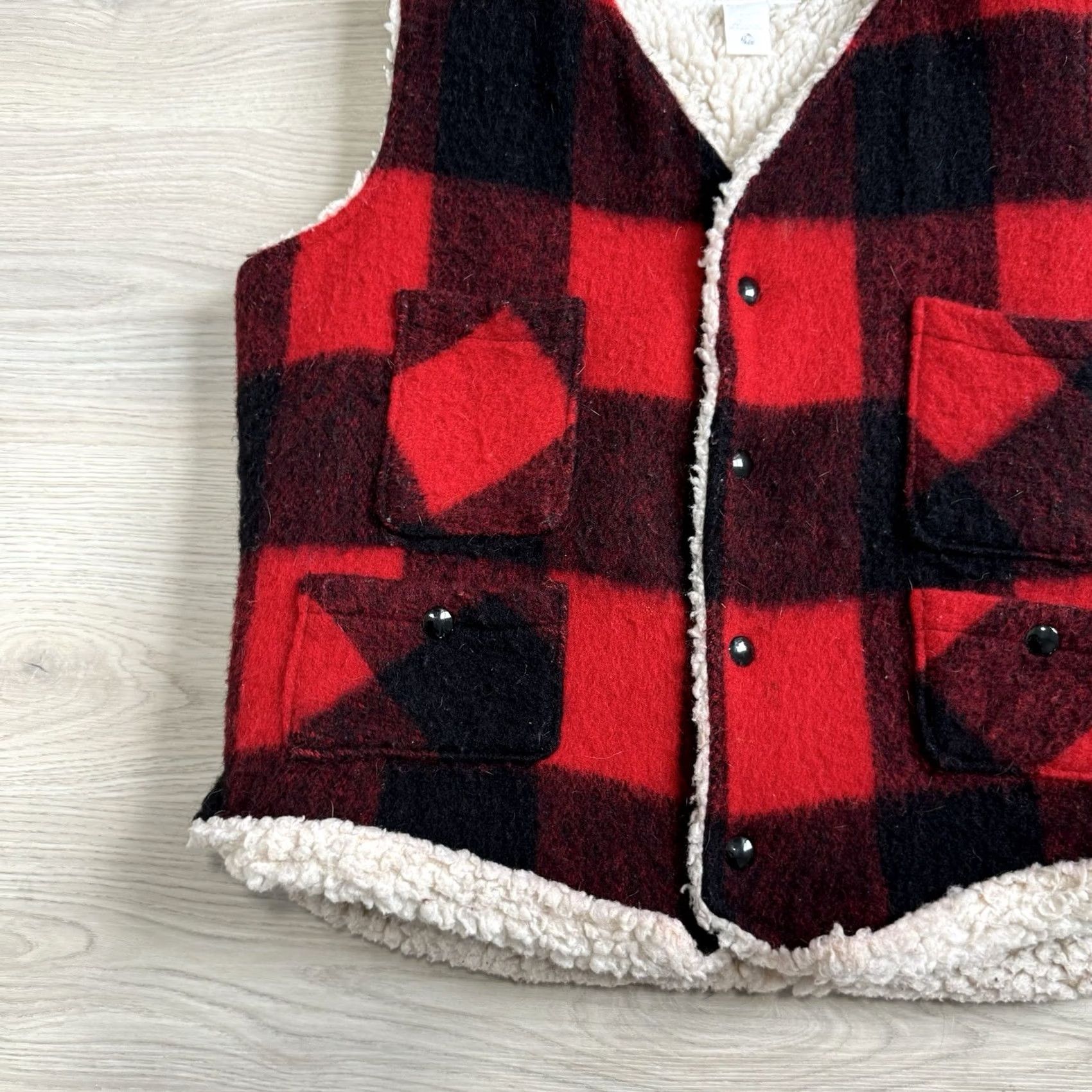 Vintage Woolrich Vintage Vest Mens Medium Red Black Sherpa Lined Buffalo Check Plaid Size US M / EU 48-50 / 2 - 2 Thumbnail