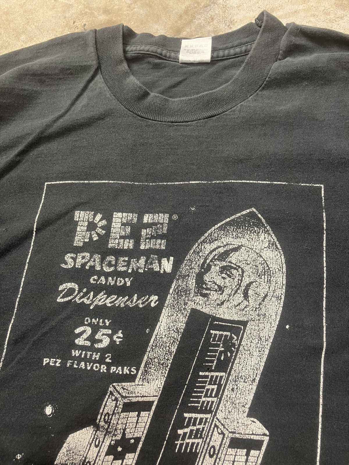 Vintage 90’s Pez Spaceman Tee Shirt Size US XL / EU 56 / 4 - 3 Thumbnail