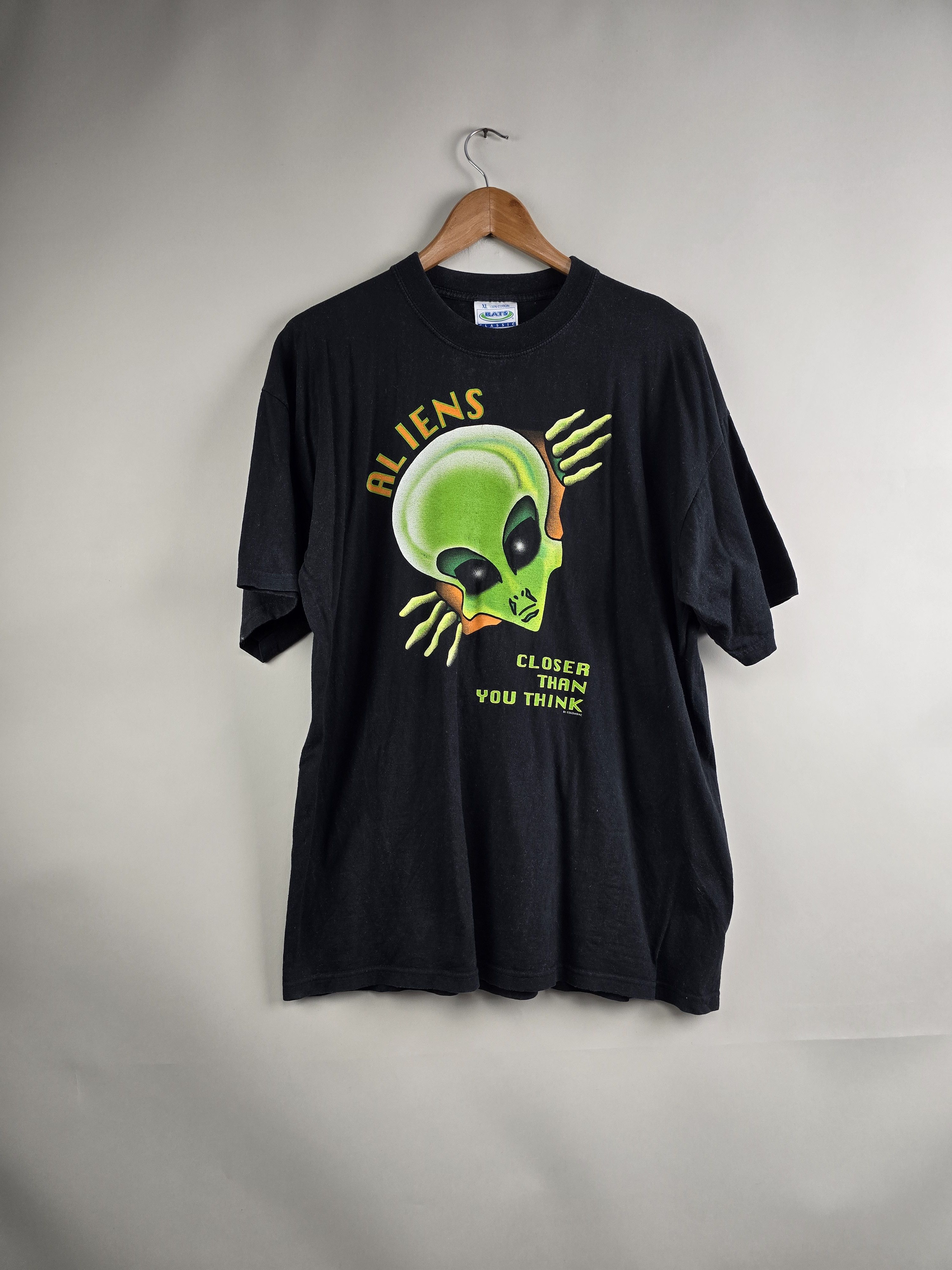 image of Alien Workshop x Movie 90's Aliens Closer Than You Think XL 22.5" 29.5" in Black, Men's