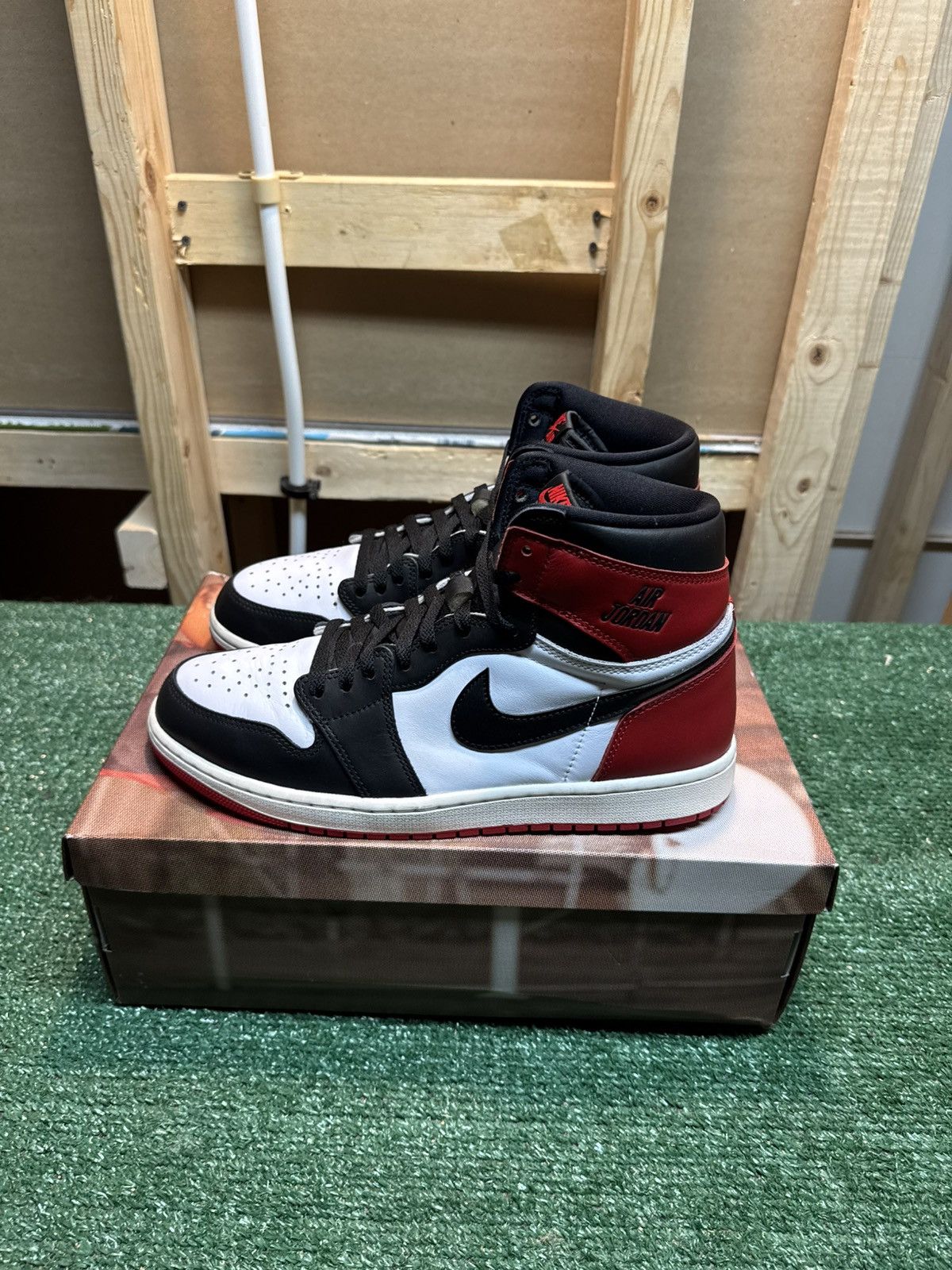 Jordan Brand Jordan Retro 1 Black Toe Reimagined Size 11 Size US 11 / EU 44 - 7 Thumbnail