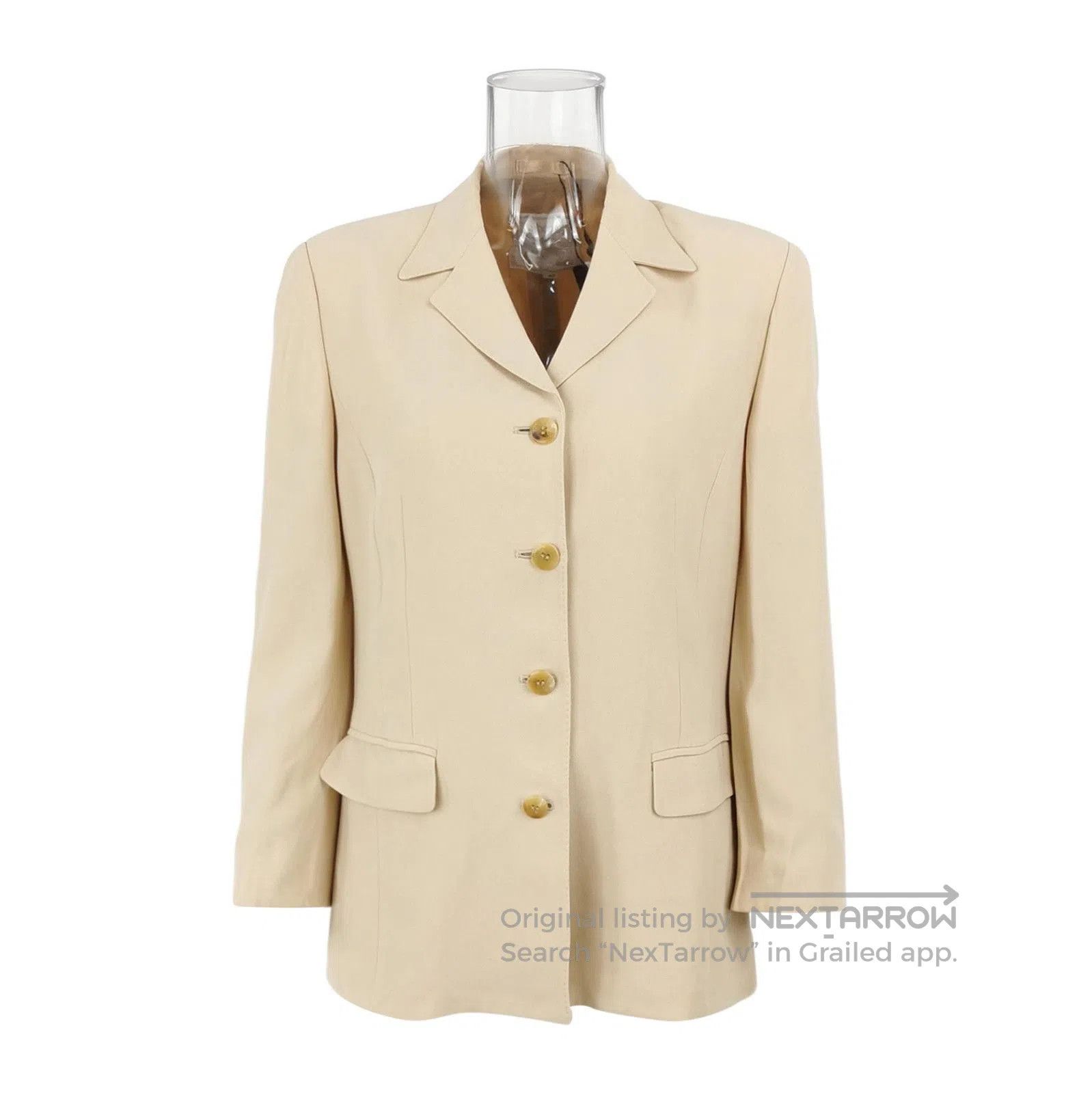 Burberry Burberry Classic Beige Button. Size US L / EU 52-54 / 3 - 1 Thumbnail