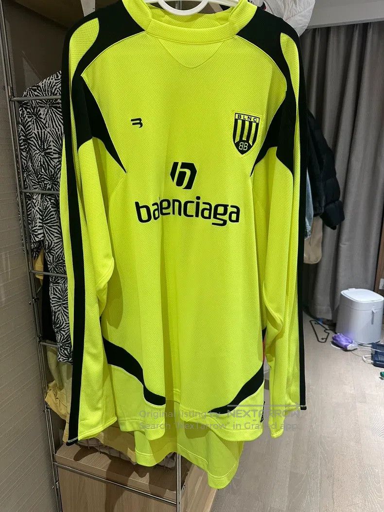 Balenciaga Balenciaga Neon Yellow Green Embroidered Netting Soccer Se Size US S / EU 44-46 / 1 - 1 Thumbnail