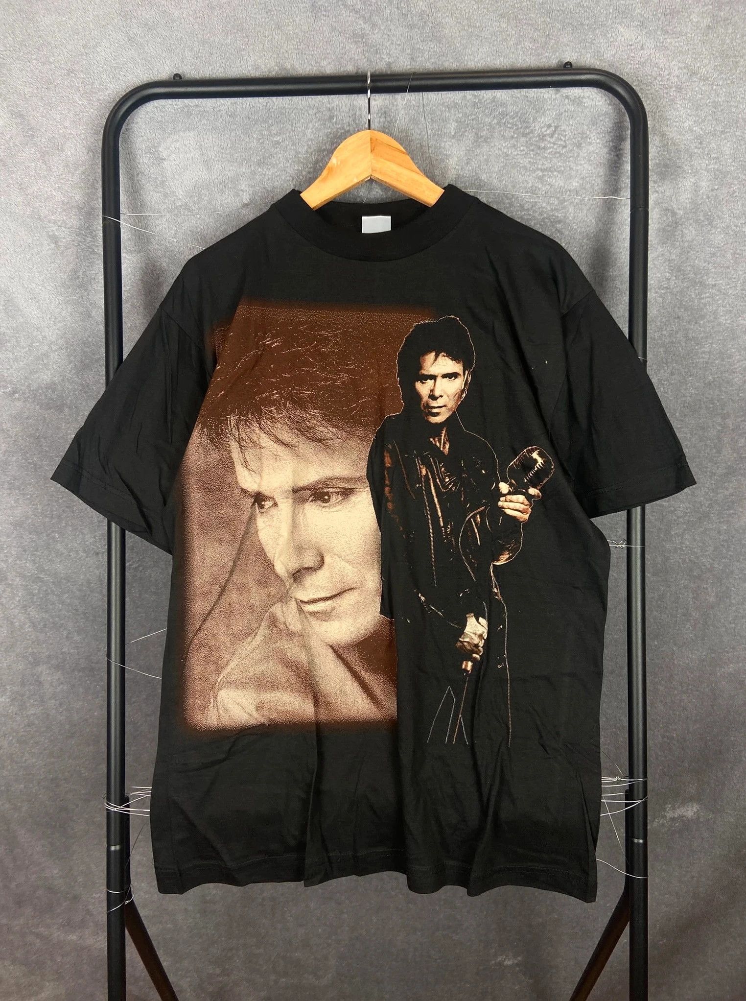 Vintage Vintage Cliff Richard tee black double sided (L) Size US XL / EU 56 / 4 - 1 Thumbnail