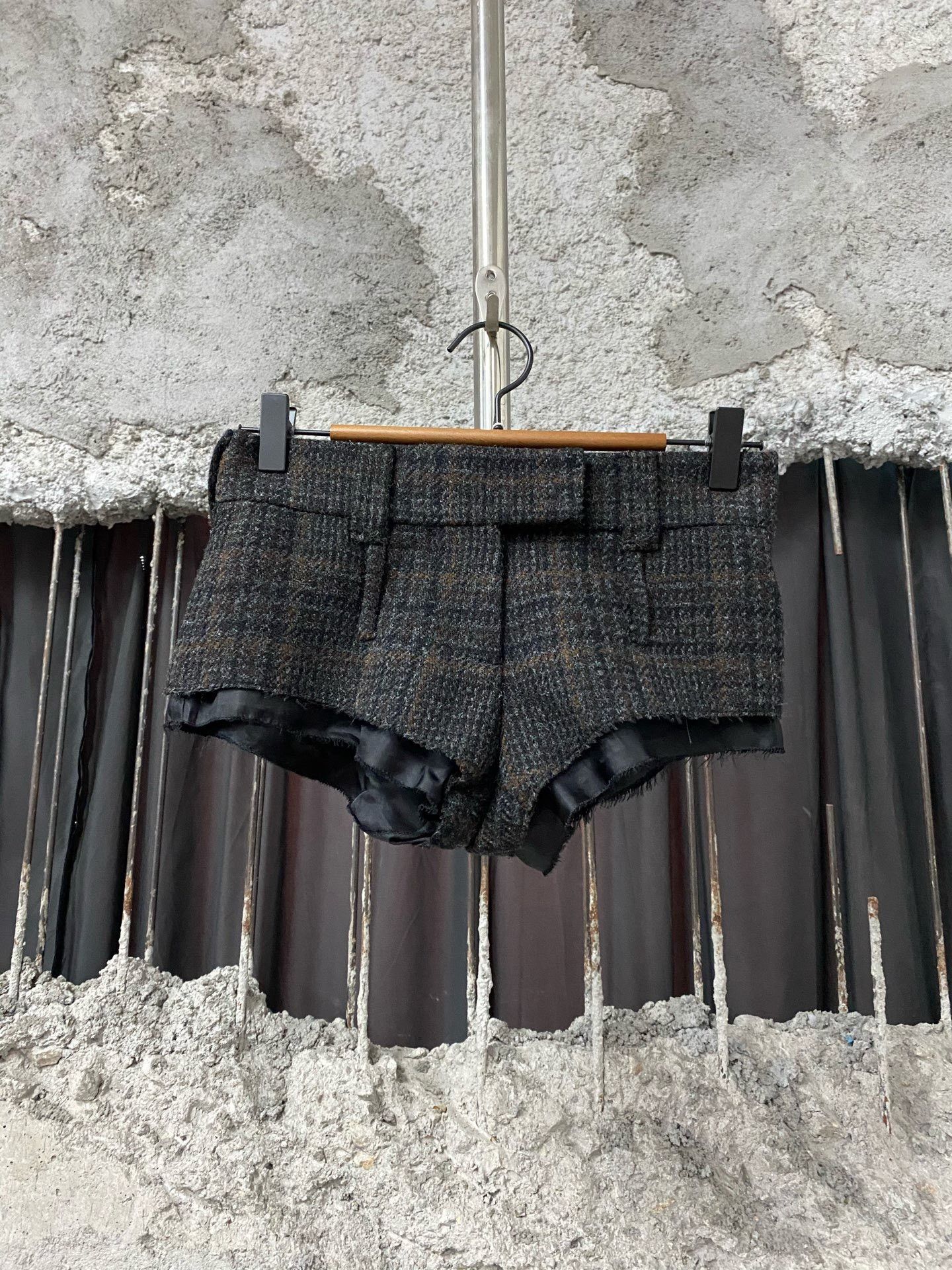Miu Miu Miu Miu Pants 26 Women Size 26" / US 2 / IT 38 - 1 Thumbnail