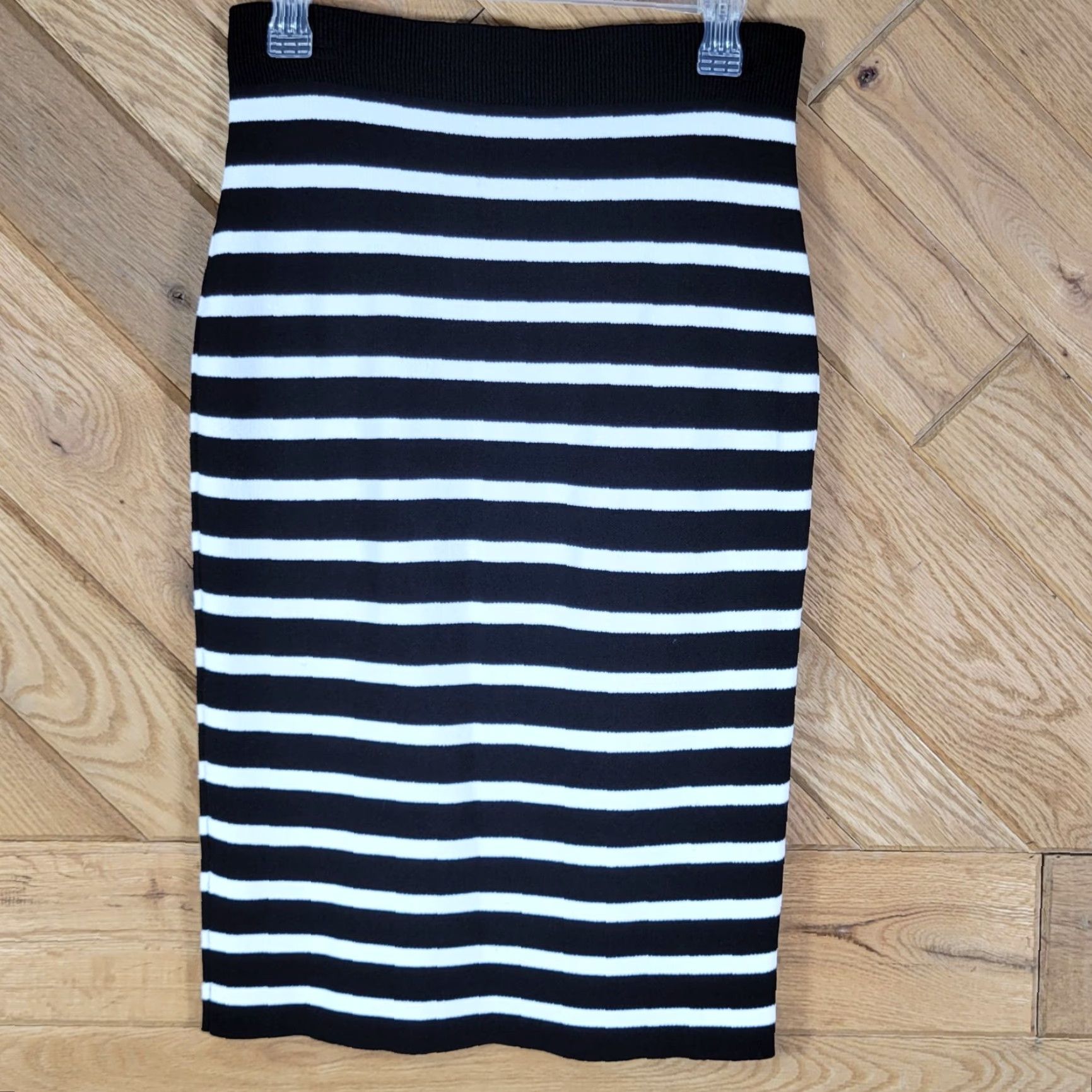 Vintage Rachel Roy Loves Knit Pencil Skirt Striped Black White Size M Women Skirt Knee Length Knit Pencil Style XS? Size 32" / US 10 / IT 46 - 3 Thumbnail