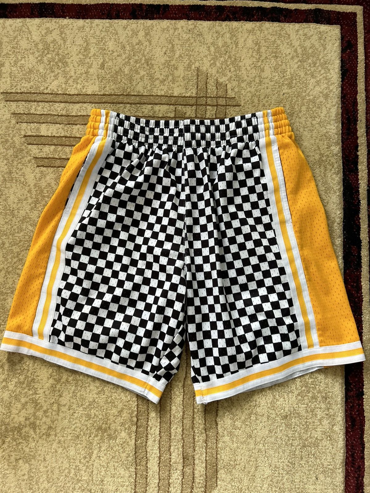 Mitchell & Ness Mitchell & Ness Hardwood Classics LA Lakers NBA Shorts Size US 34 / EU 50 - 1 Thumbnail