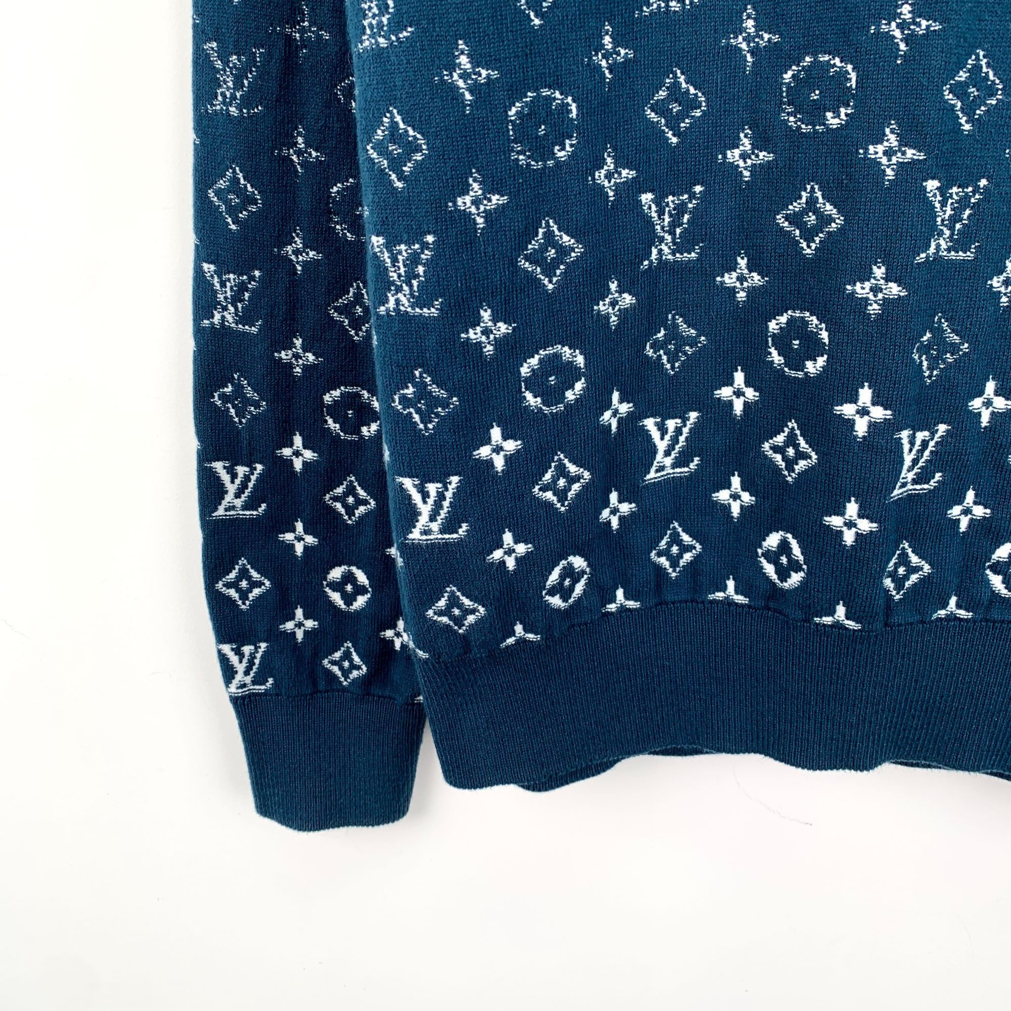 Louis Vuitton Louis Vuitton Deep Blue Logo Embossed Cotton Round-Neck Long Size US S / EU 44-46 / 1 - 5 Thumbnail