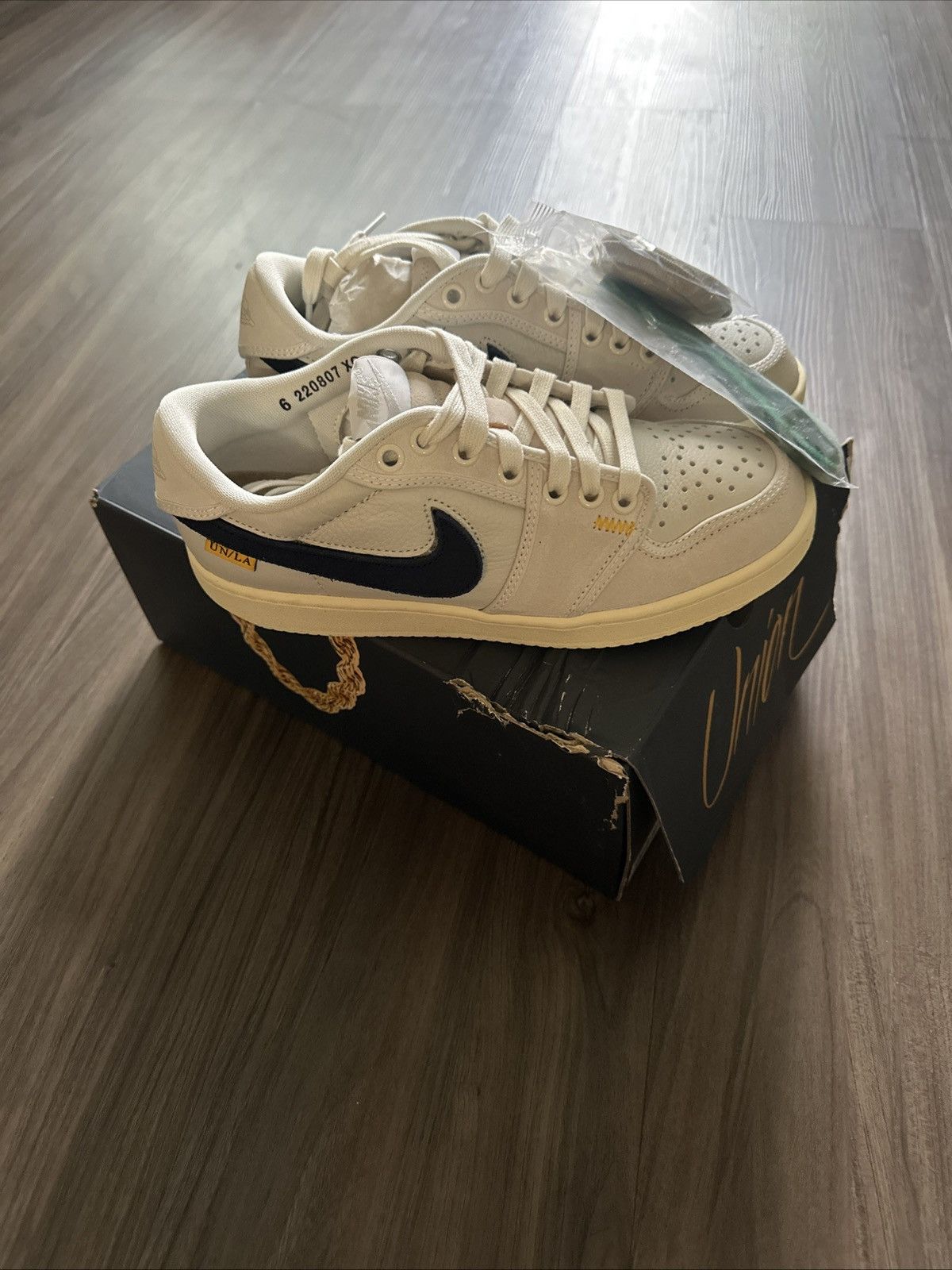 Nike × Union LA Nike x Union AJKO 1 Low SP White Navy Men’s Size 6 Size US 6 / EU 39 - 2 Thumbnail