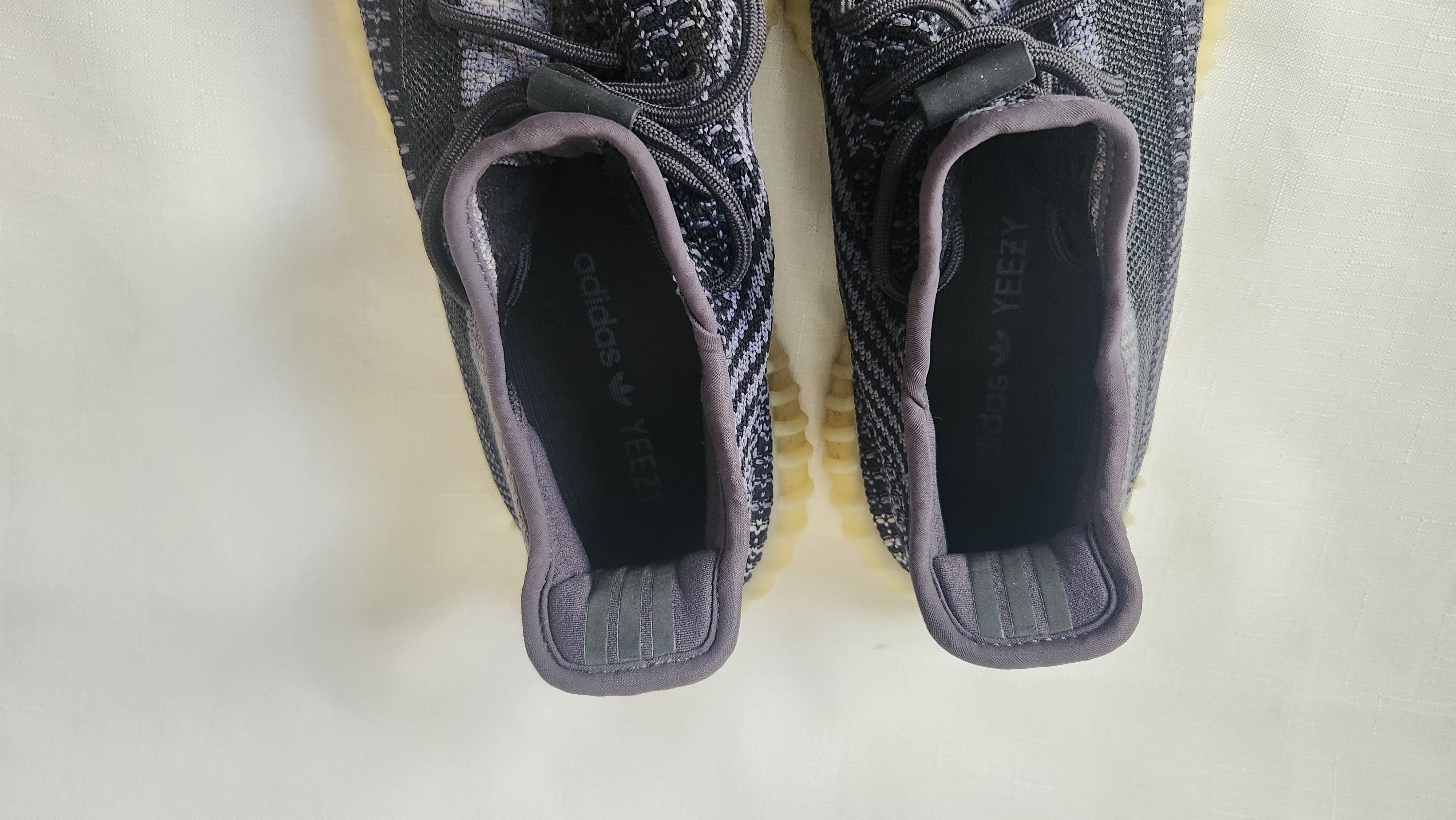Adidas × Yeezy Adidas Yeezy Boost 350 V2 Low Carbon Size 7 8W FZ5000 Rare Size US 7 / EU 40 - 9 Thumbnail