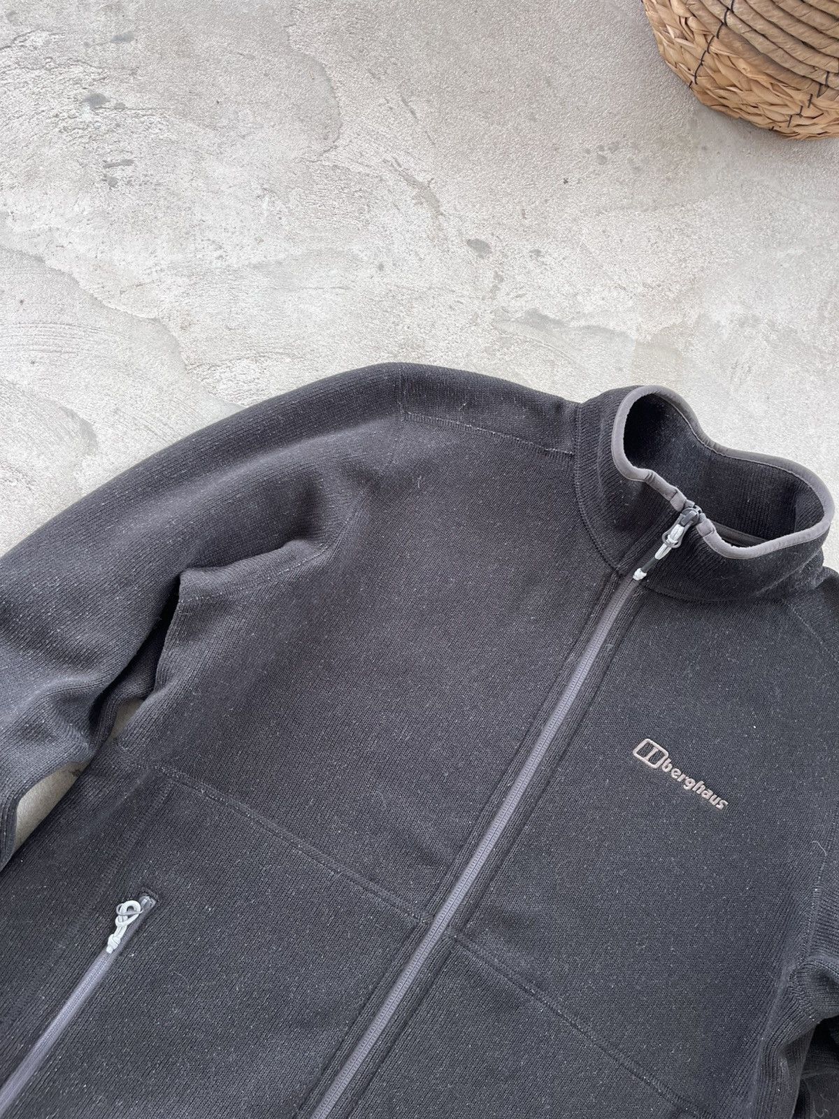Berghaus Vintage Berghaus Polar Fleece Zip Jacket Black Outdoor Size US S / EU 44-46 / 1 - 4 Thumbnail