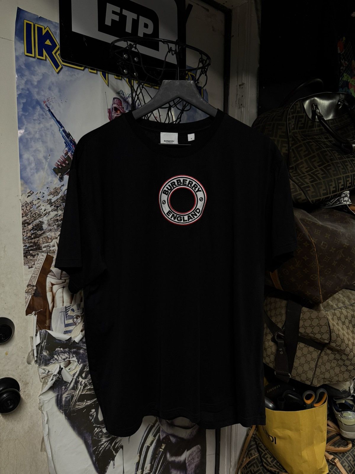 Burberry Burberry Spellout Logo Black T-Shirt Preowned Size Medium Size US M / EU 48-50 / 2 - 1 Thumbnail