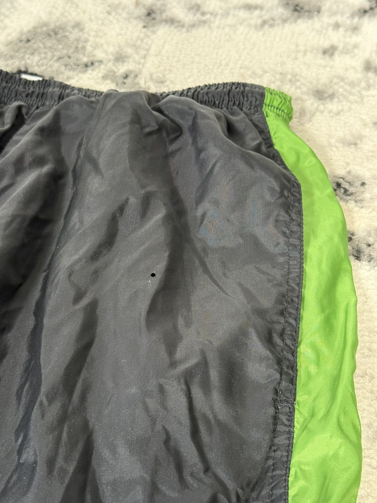 Nike Vintage 90s Nike Green Bands Nylon Trackpants Size US 30 / EU 46 - 7 Thumbnail