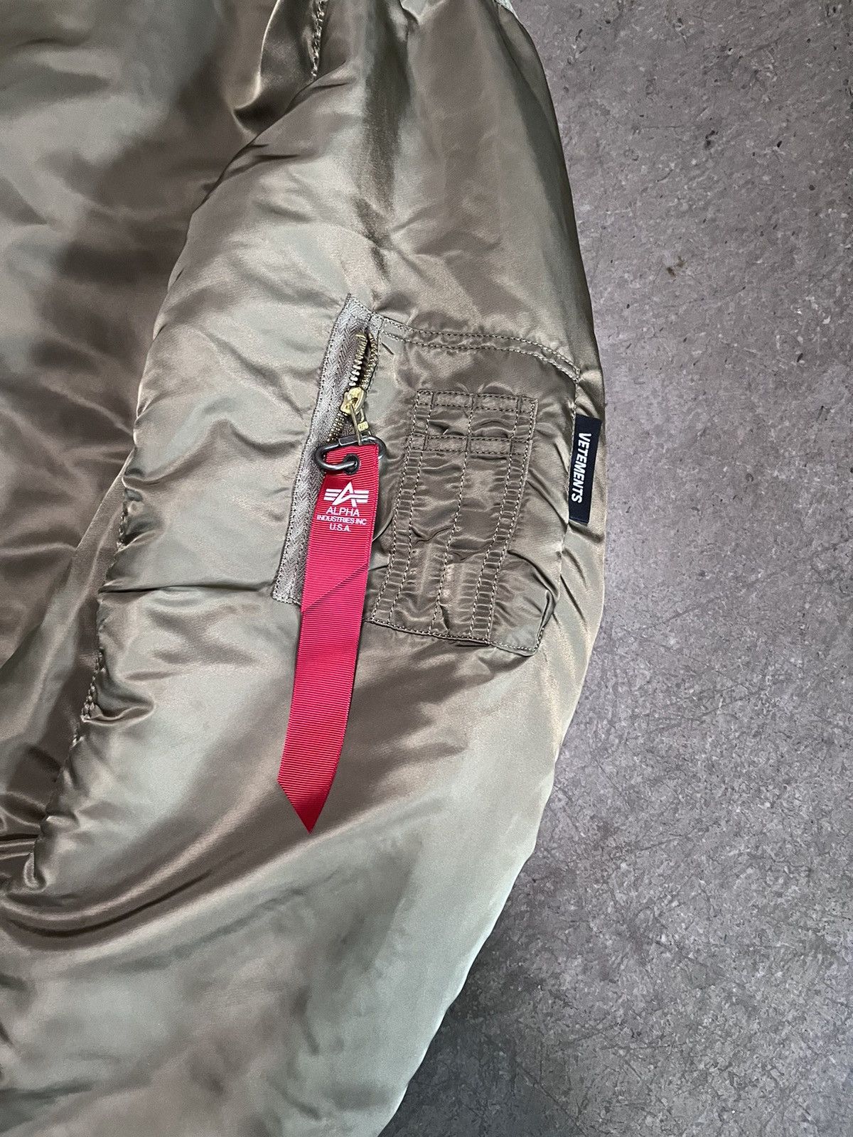 Alpha Industries × Vetements FW23 Double Zip MA-1 Bomber Size US M / EU 48-50 / 2 - 4 Thumbnail