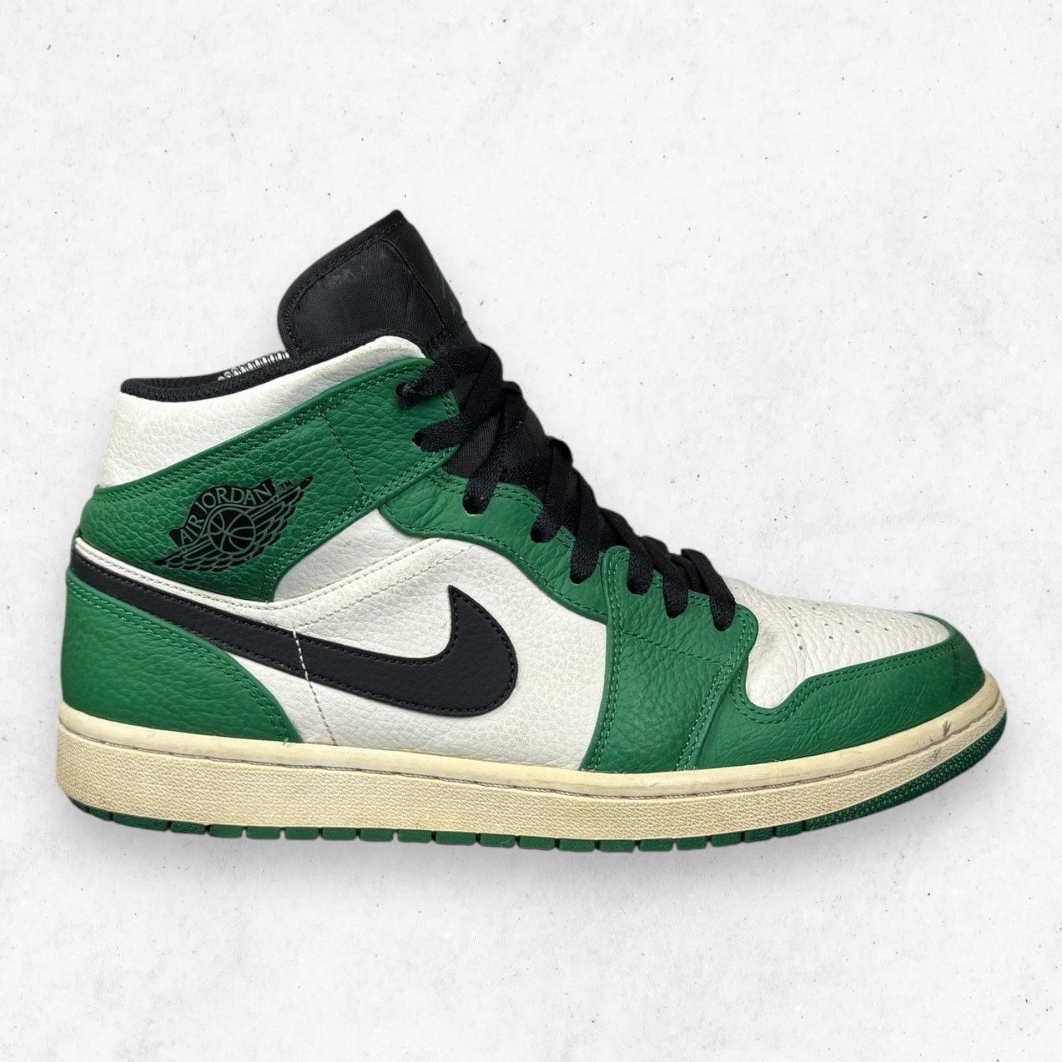 Jordan Brand Nike Air Jordan 1 Mid Pine Green 852542-301 Size 10.5 Size US 10.5 / EU 43-44 - 5 Thumbnail