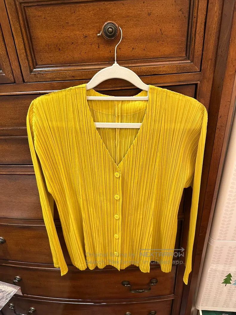 Issey Miyake Issey Miyake Yellow V-Neck Cardigan Size L / US 10 / IT 46 - 1 Thumbnail