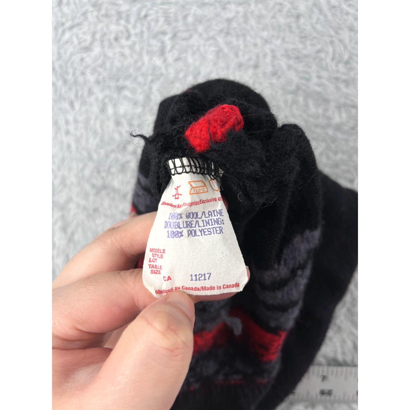 Vintage VINTAGE Beanie Toque Adult One Size Red Geometric Knit Tassel Wool Polyester Lined Ski Size ONE SIZE - 7 Thumbnail