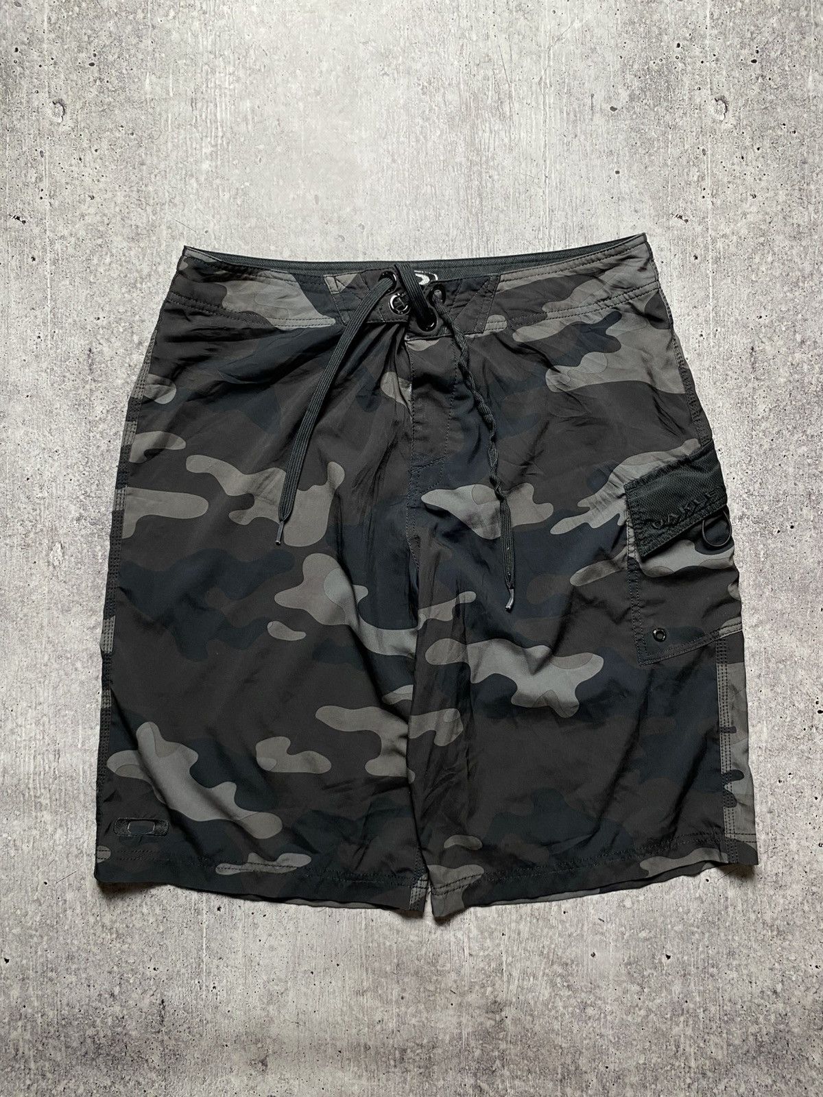 Oakley Vintage Oakley Camo Shorts Size US 34 / EU 50 - 1 Thumbnail