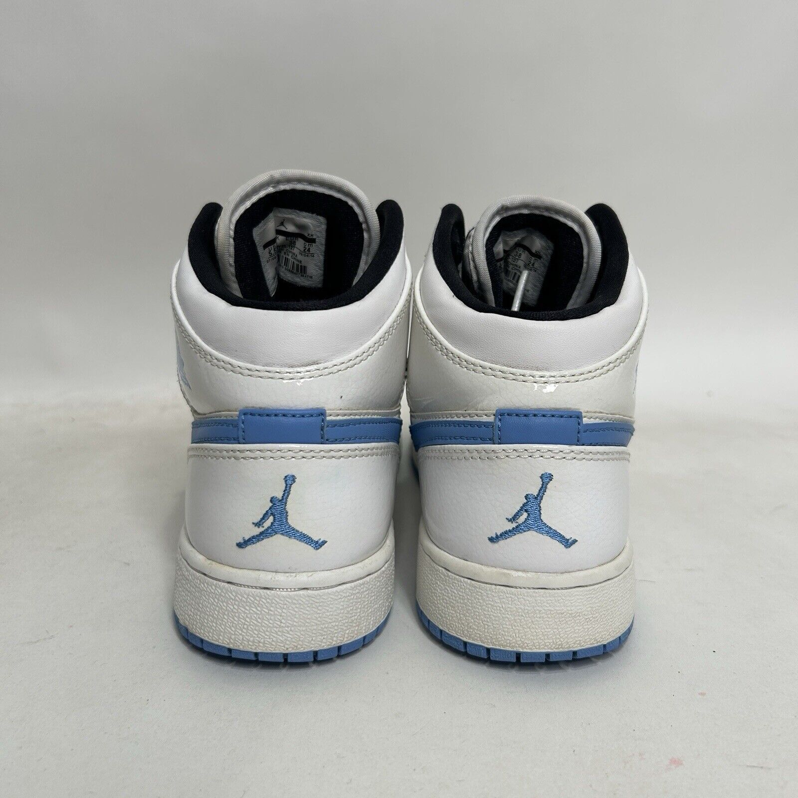 Jordan Brand Nike Shoes Air Jordan 1 Retro Mid GS “Legend Blue/UNC" 2024 Size US 7 / IT 37 - 5 Thumbnail