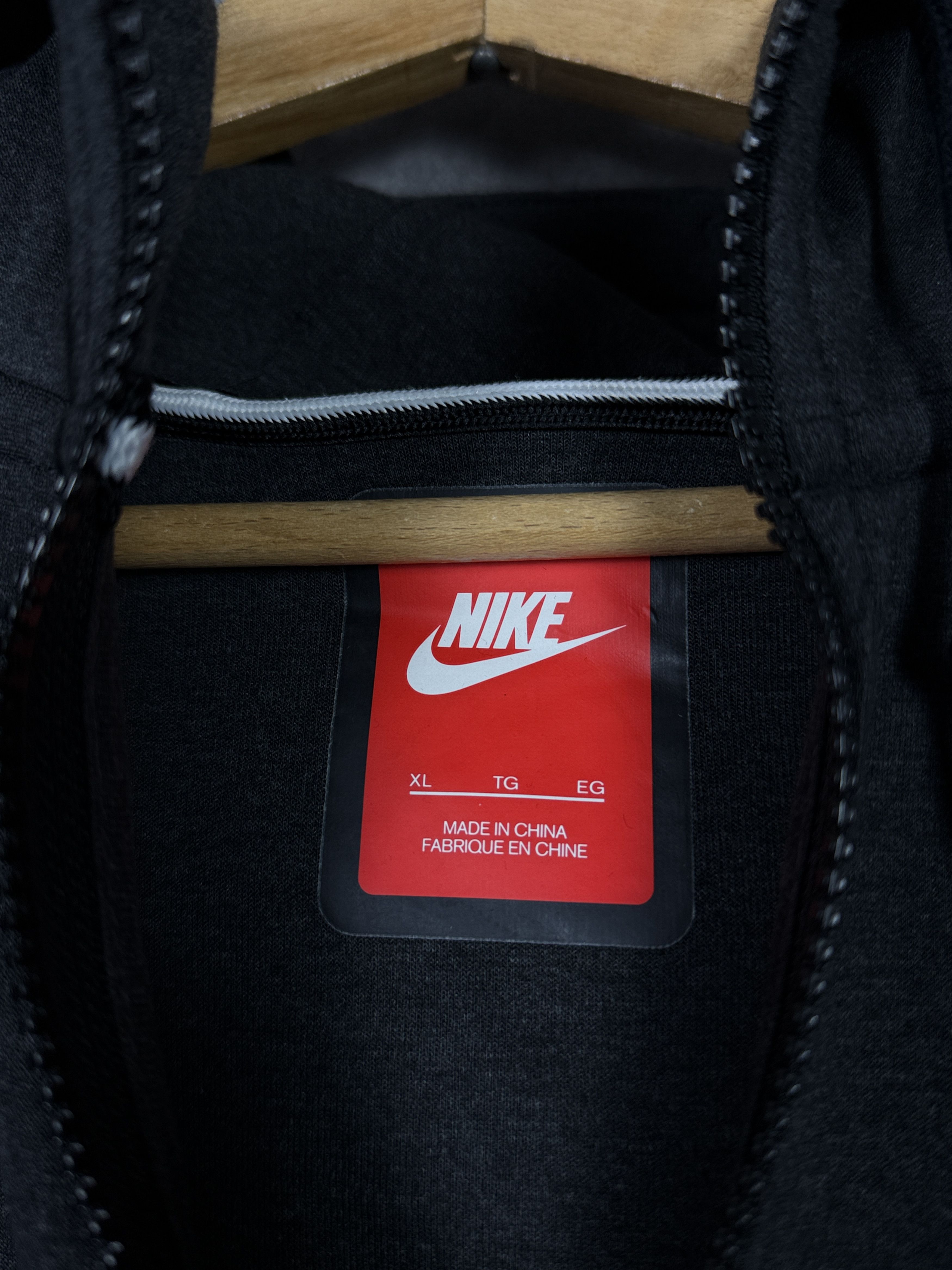 Nike Nike Tech Fleece zip-up hoodie black mini logo print Size US XL / EU 56 / 4 - 5 Thumbnail