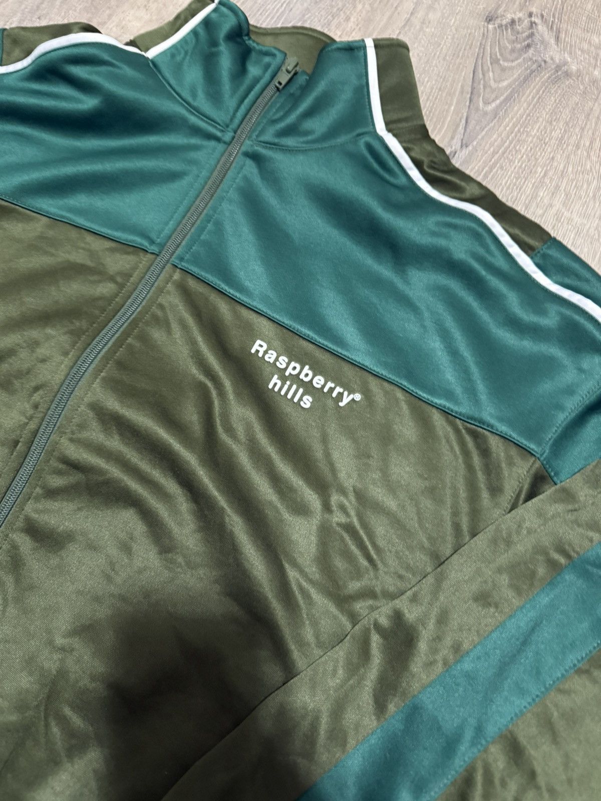 The GV Gallery GV Gallery Green Diggy Simmons Track Jacket Raspberry Size S Size US S / EU 44-46 / 1 - 7 Thumbnail