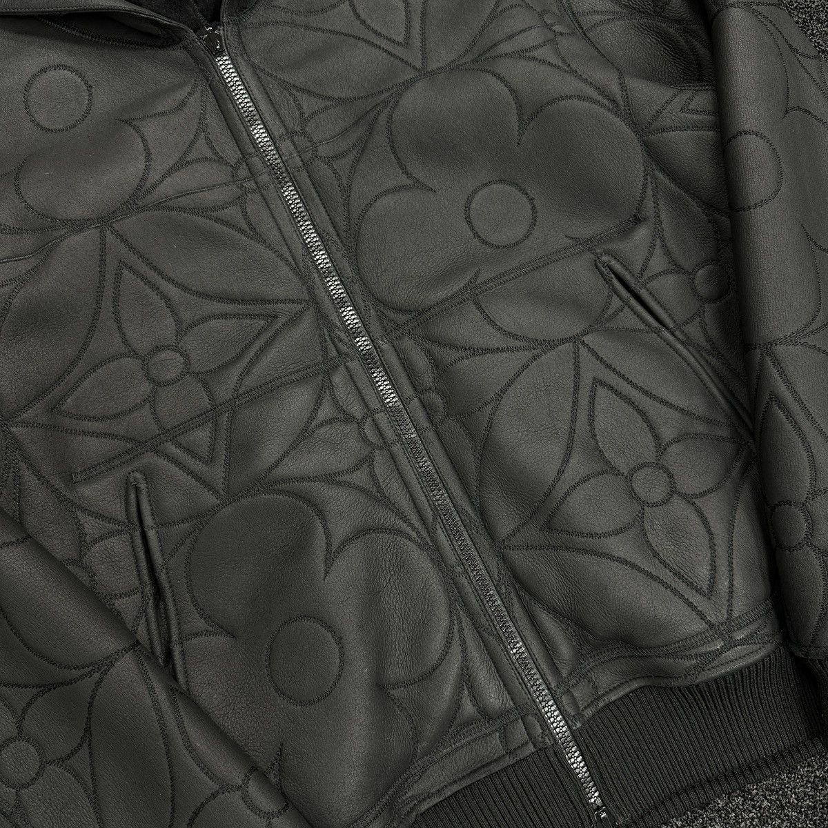 Louis Vuitton Louis Vuitton LV Flower Reversible Shearling Jacket IT48 Size US M / EU 48-50 / 2 - 2 Thumbnail