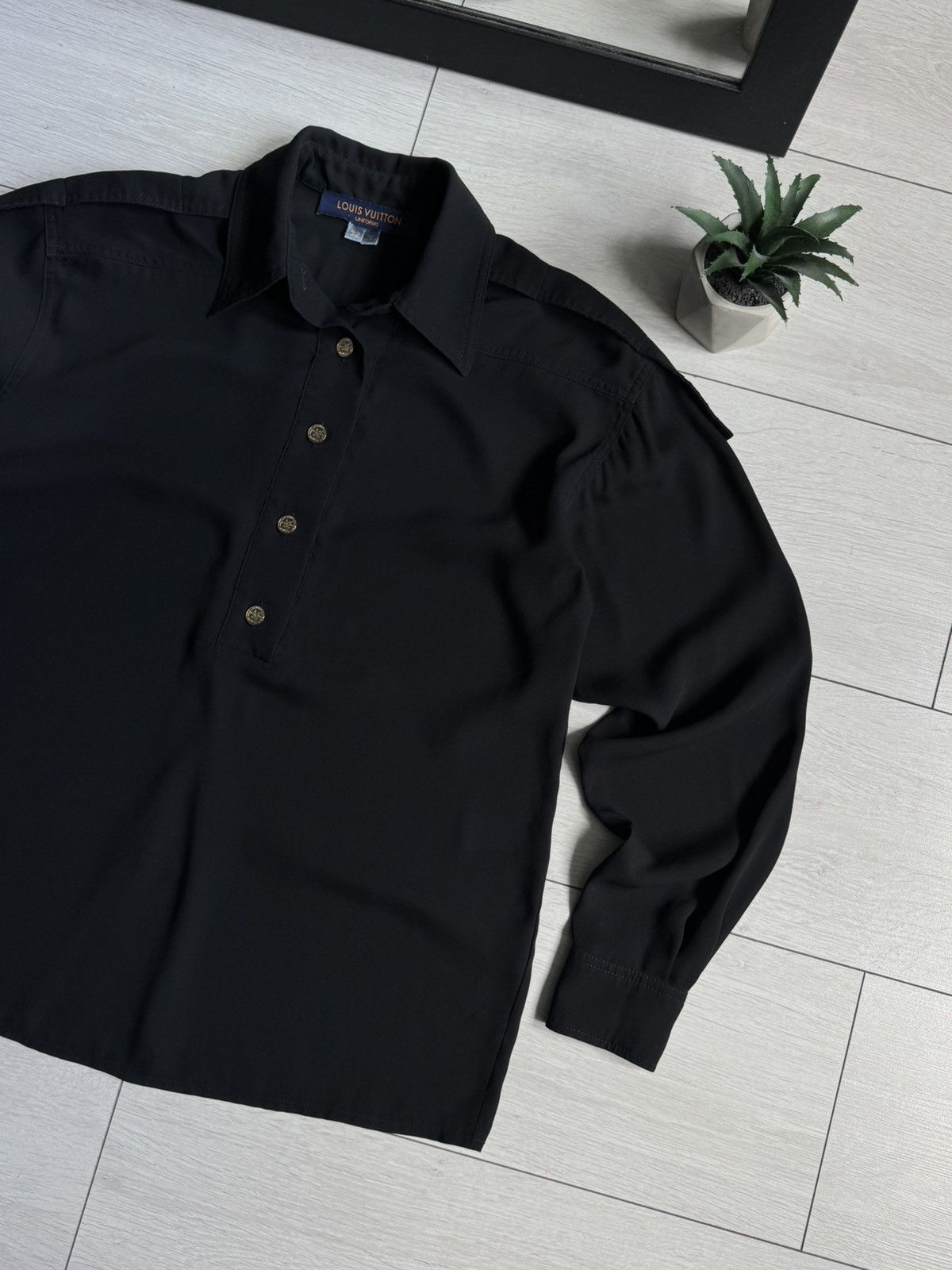 Louis Vuitton Louis Vuitton Uniforms Gold Button Up Blouse Size M / US 6-8 / IT 42-44 - 3 Thumbnail