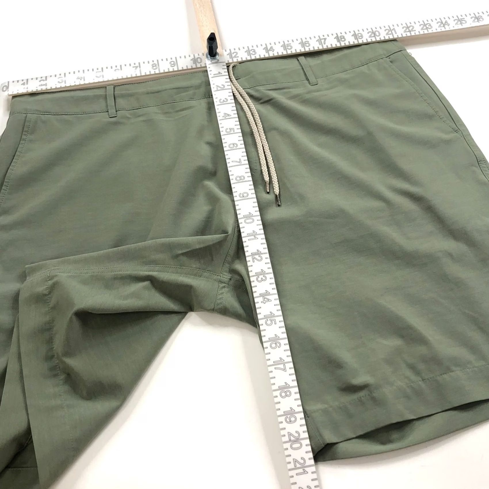 Faherty Faherty All Day Shorts 42 Stretch Flat Front Chino Green MSC0012 Men's 90s American Casual Belt Loops Zip Regular Mid Rise Knit Polyester Spandex Size US 42 / EU 58 - 2 Thumbnail